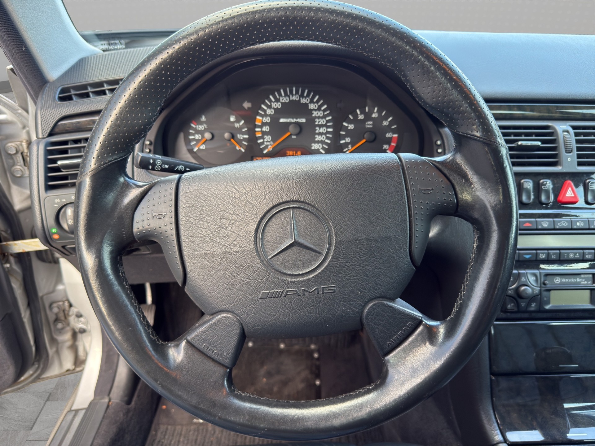 MERCEDES-BENZ E 55 AMG Avantgarde Automatic-image-9