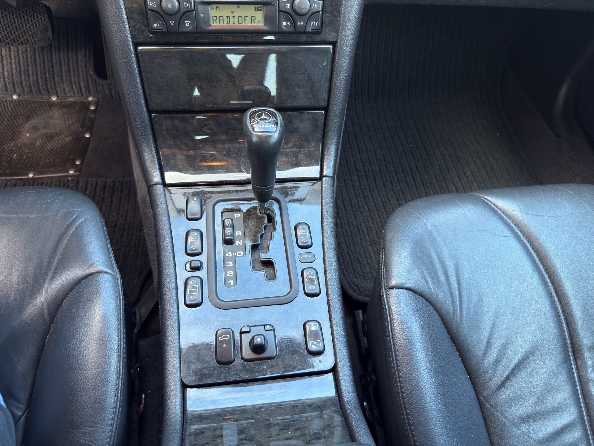 MERCEDES-BENZ E 55 AMG Avantgarde Automatic-image-15