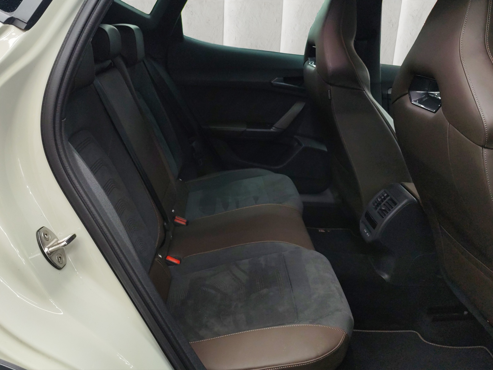 CUPRA Formentor 2.5TSI VZ5 Taiga Grey 4Drive DSG-image-9