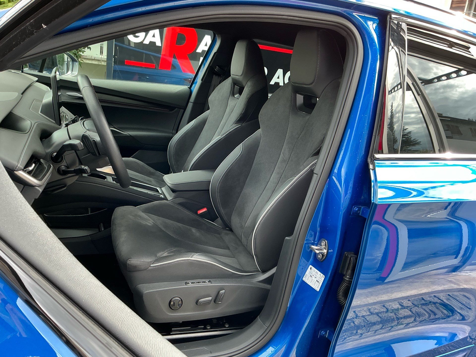SKODA ENYAQ 85 x SPORTLINE *** ANHÄNGEKUPPLUNG & 5 JAHRE SKODA WERKSGARANTIE **-image-7