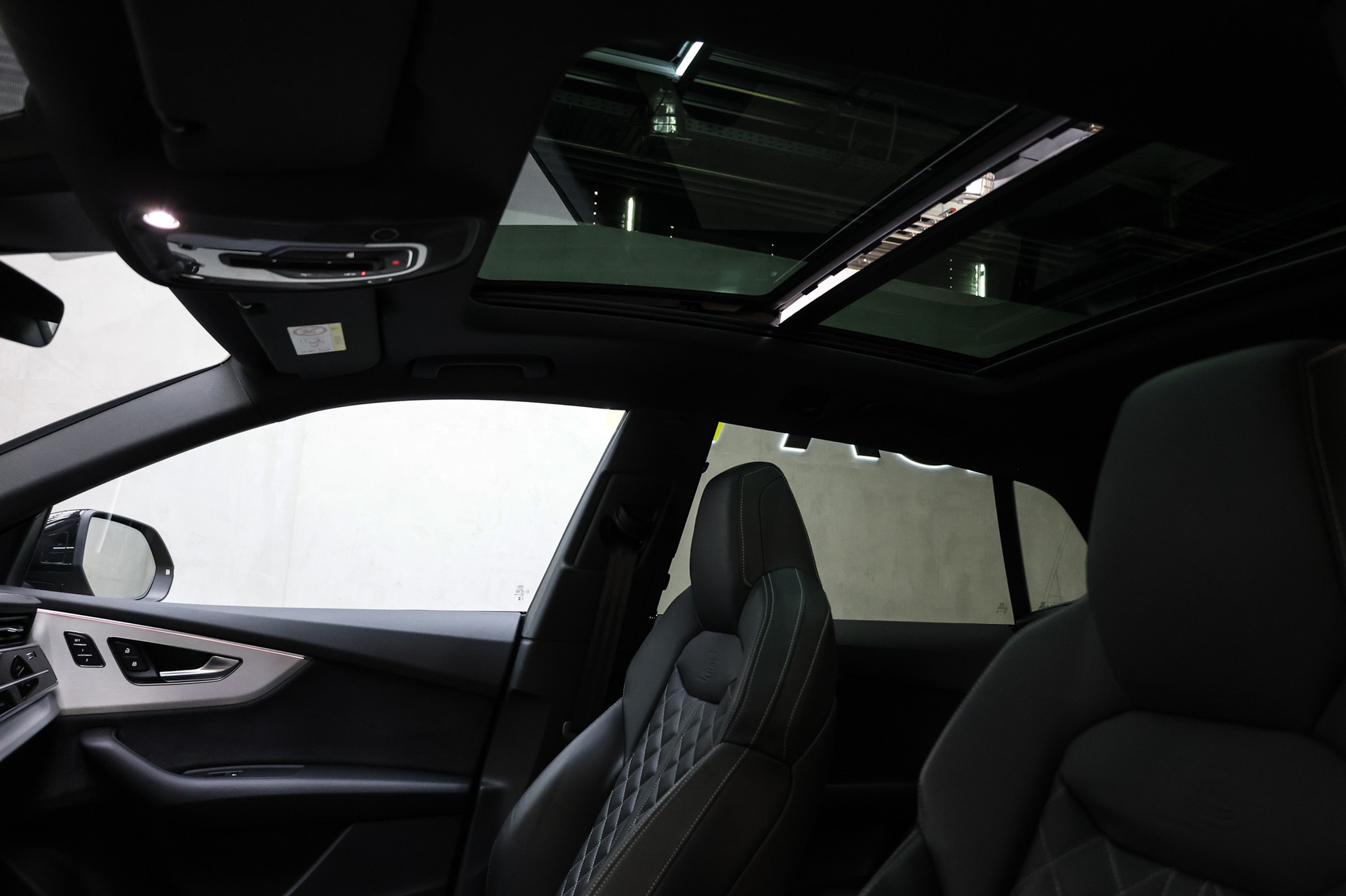 AUDI Q8 60 TFSI e quattro PHEV Tiptronic S-Line-image-29