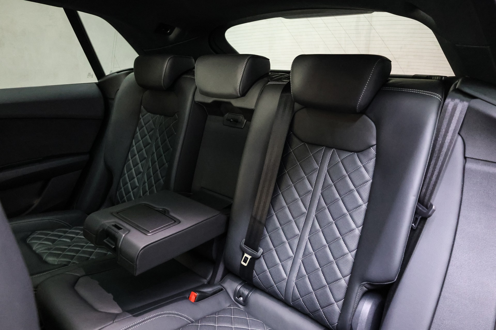 AUDI Q8 60 TFSI e quattro PHEV Tiptronic S-Line-image-24