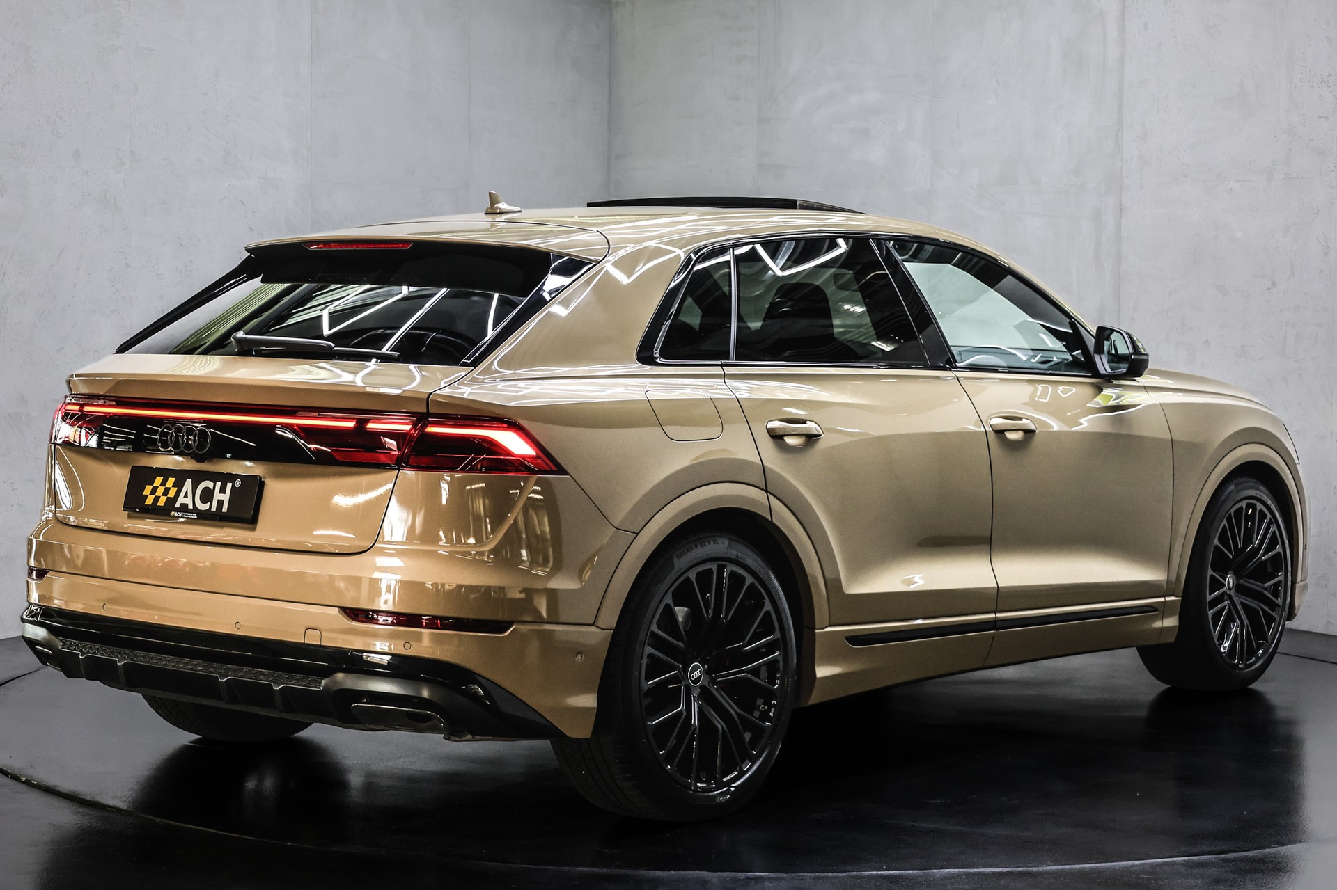 AUDI Q8 60 TFSI e quattro PHEV Tiptronic S-Line-image-10