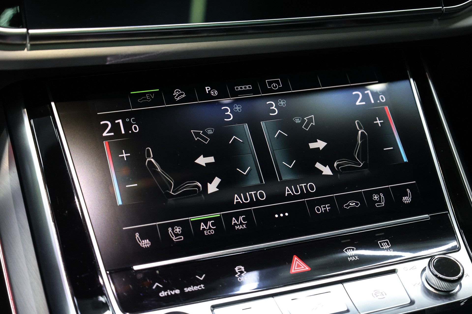 AUDI Q8 60 TFSI e quattro PHEV Tiptronic S-Line-image-31