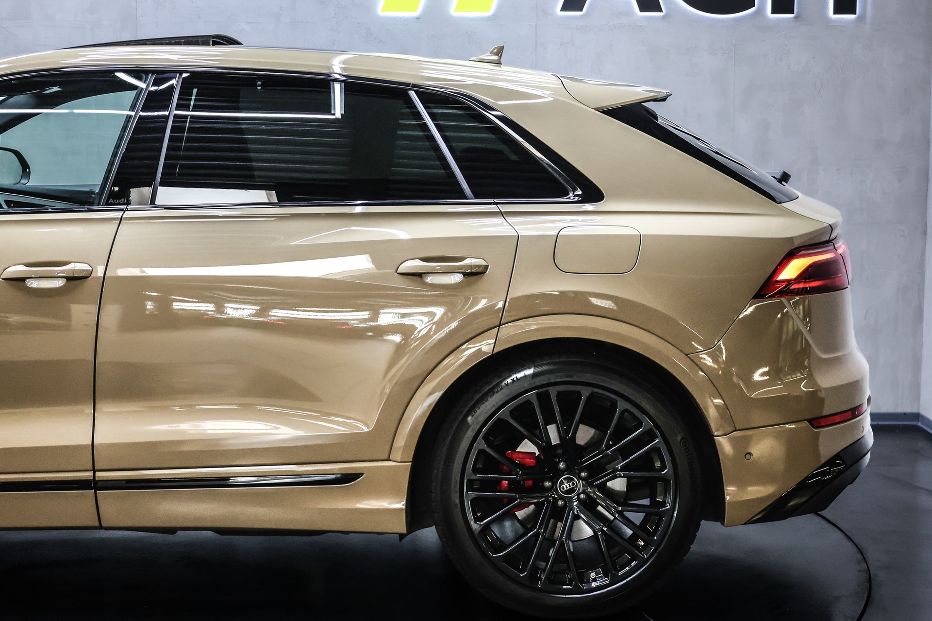 AUDI Q8 60 TFSI e quattro PHEV Tiptronic S-Line-image-7