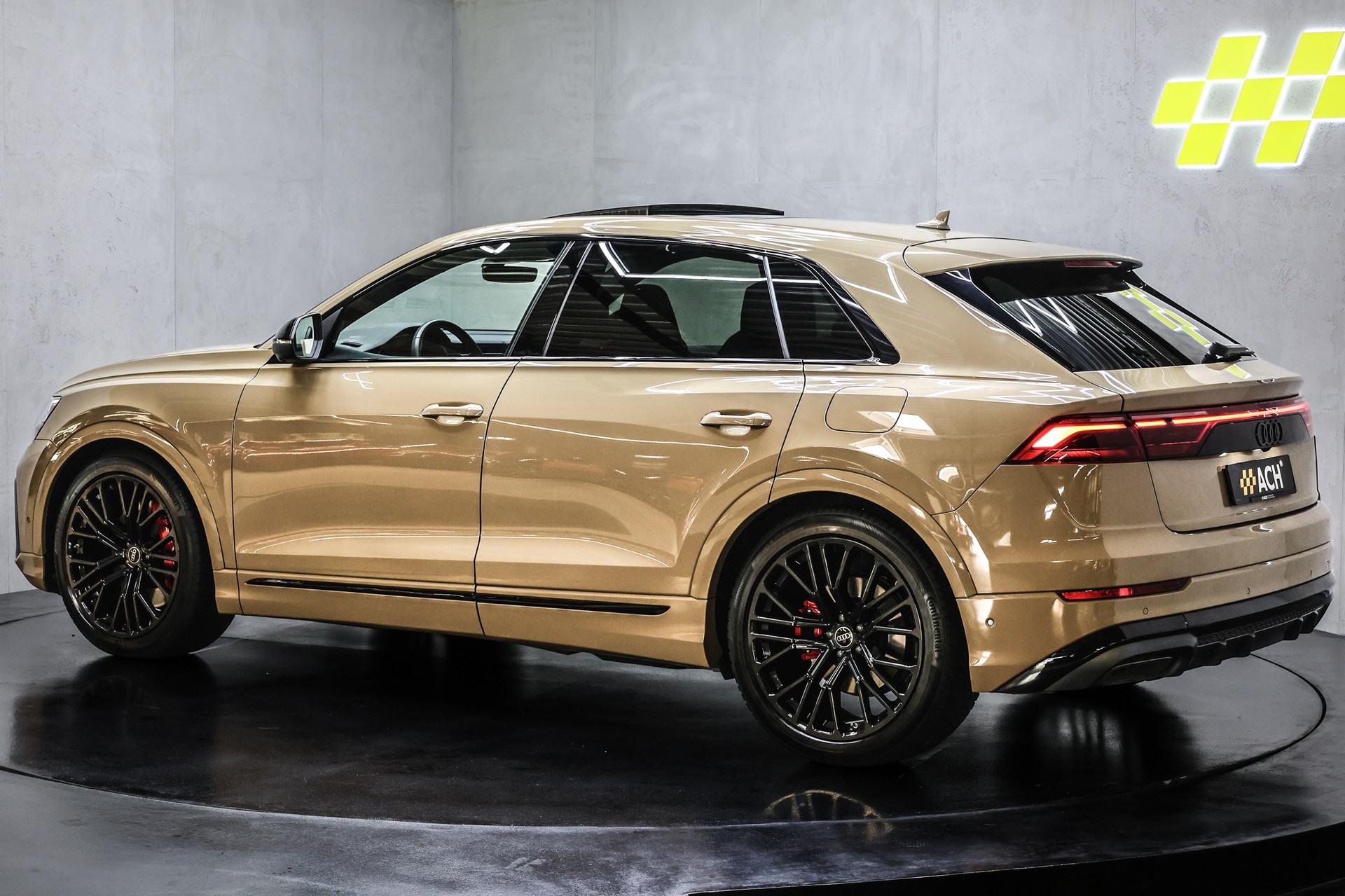 AUDI Q8 60 TFSI e quattro PHEV Tiptronic S-Line-showroom-element-3