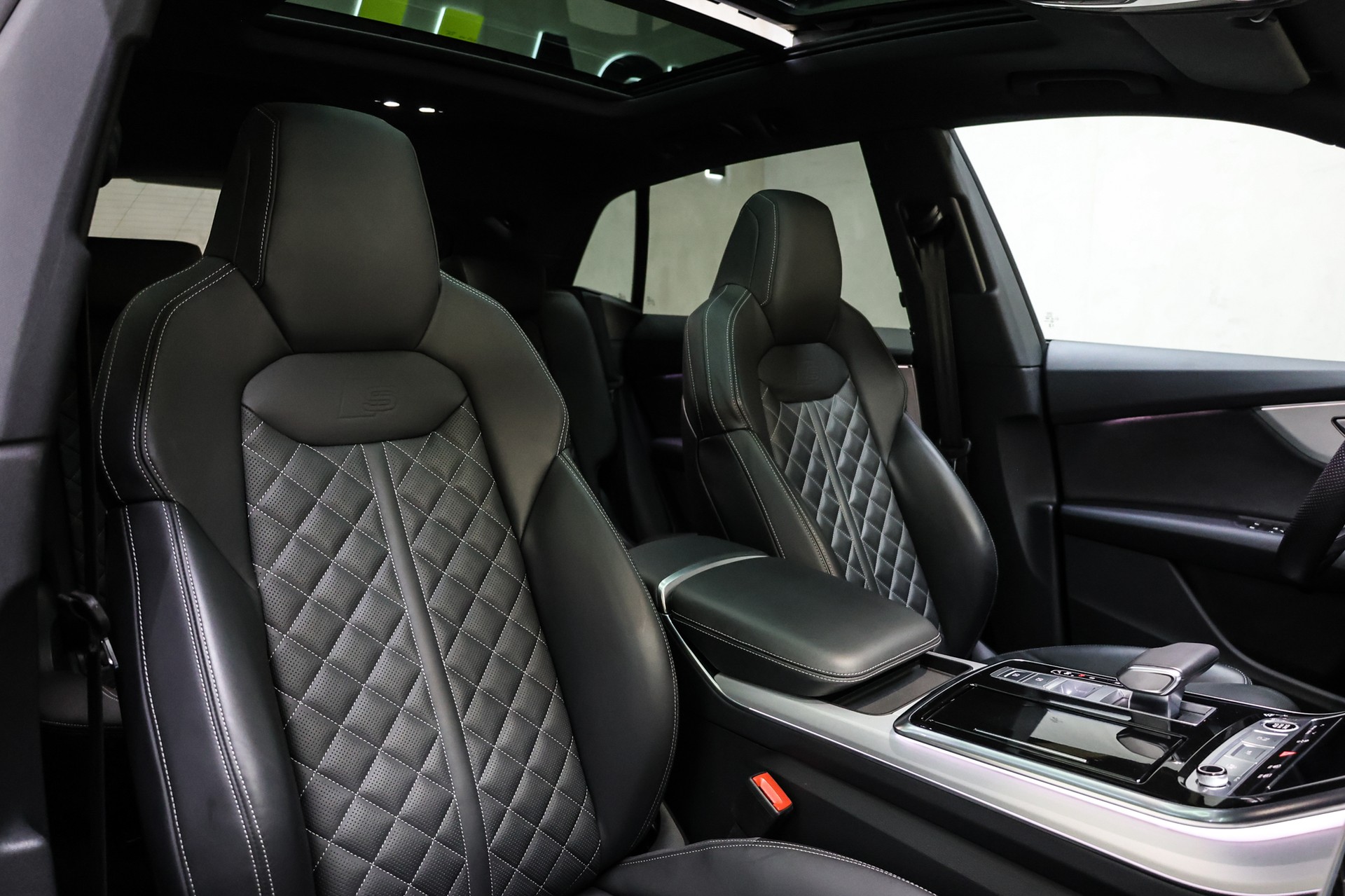 AUDI Q8 60 TFSI e quattro PHEV Tiptronic S-Line-image-26