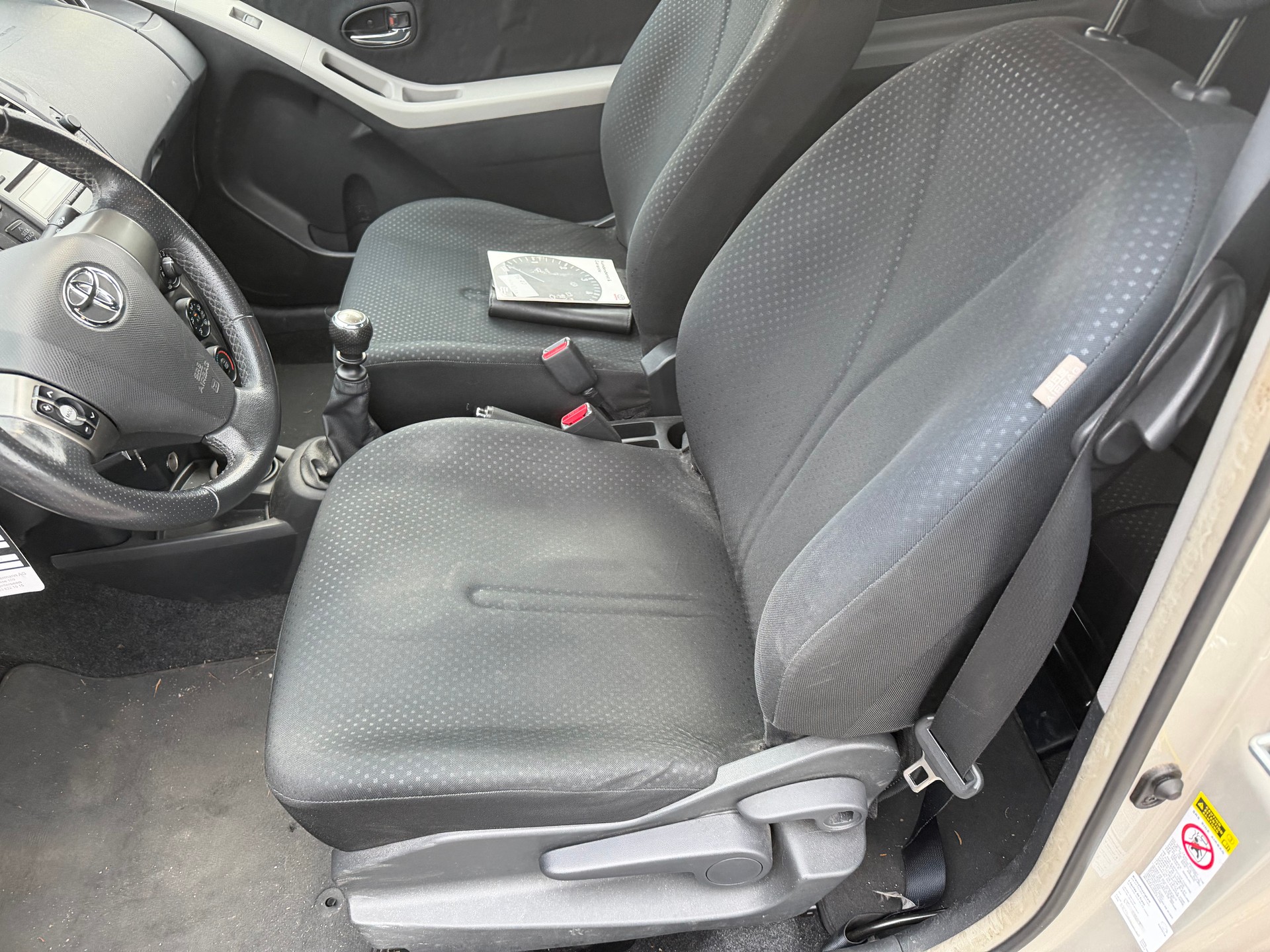 TOYOTA Yaris 1.33 S-image-5