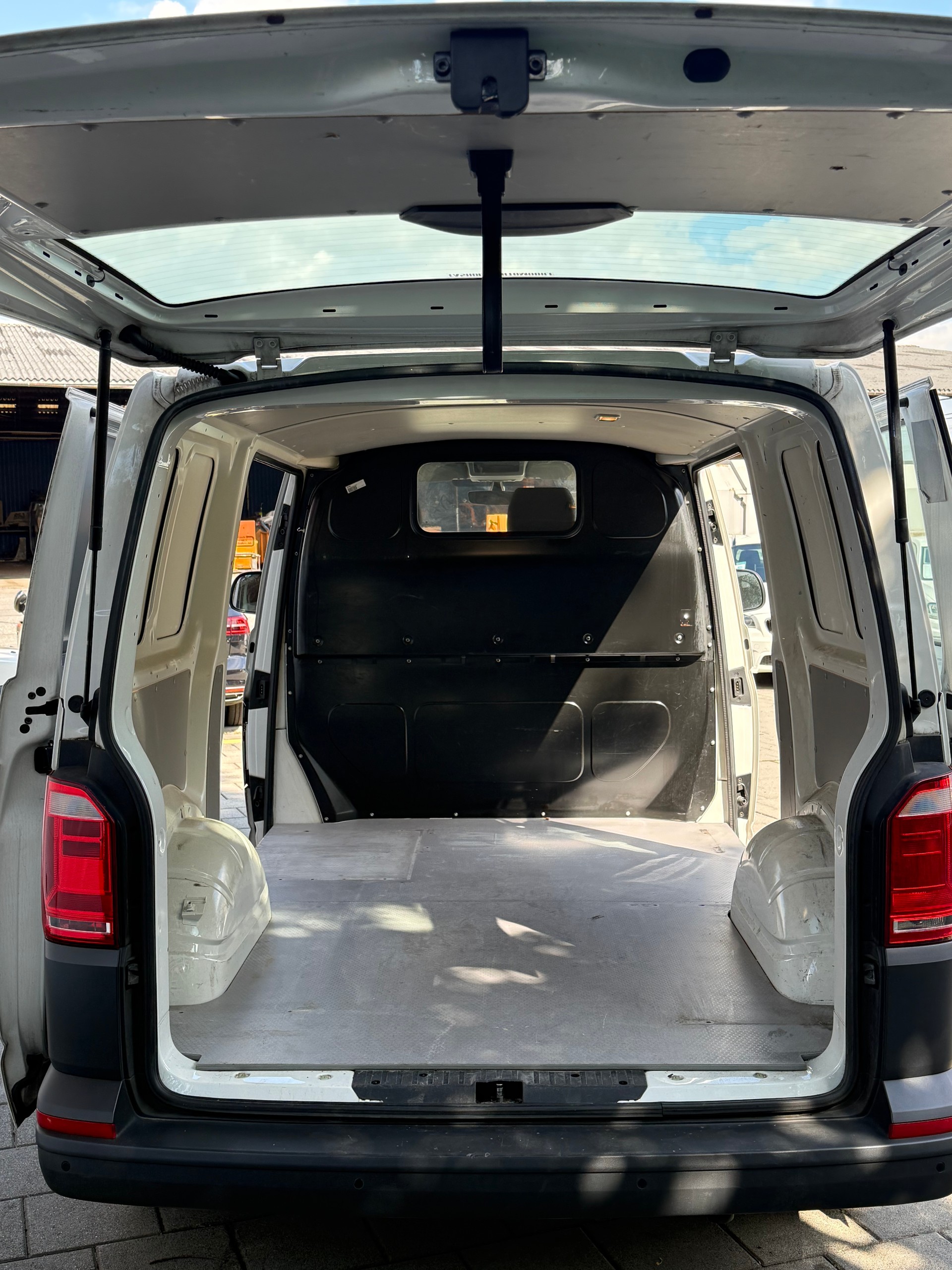 VW T6 2.0 TDI 4Motion DSG-image-7