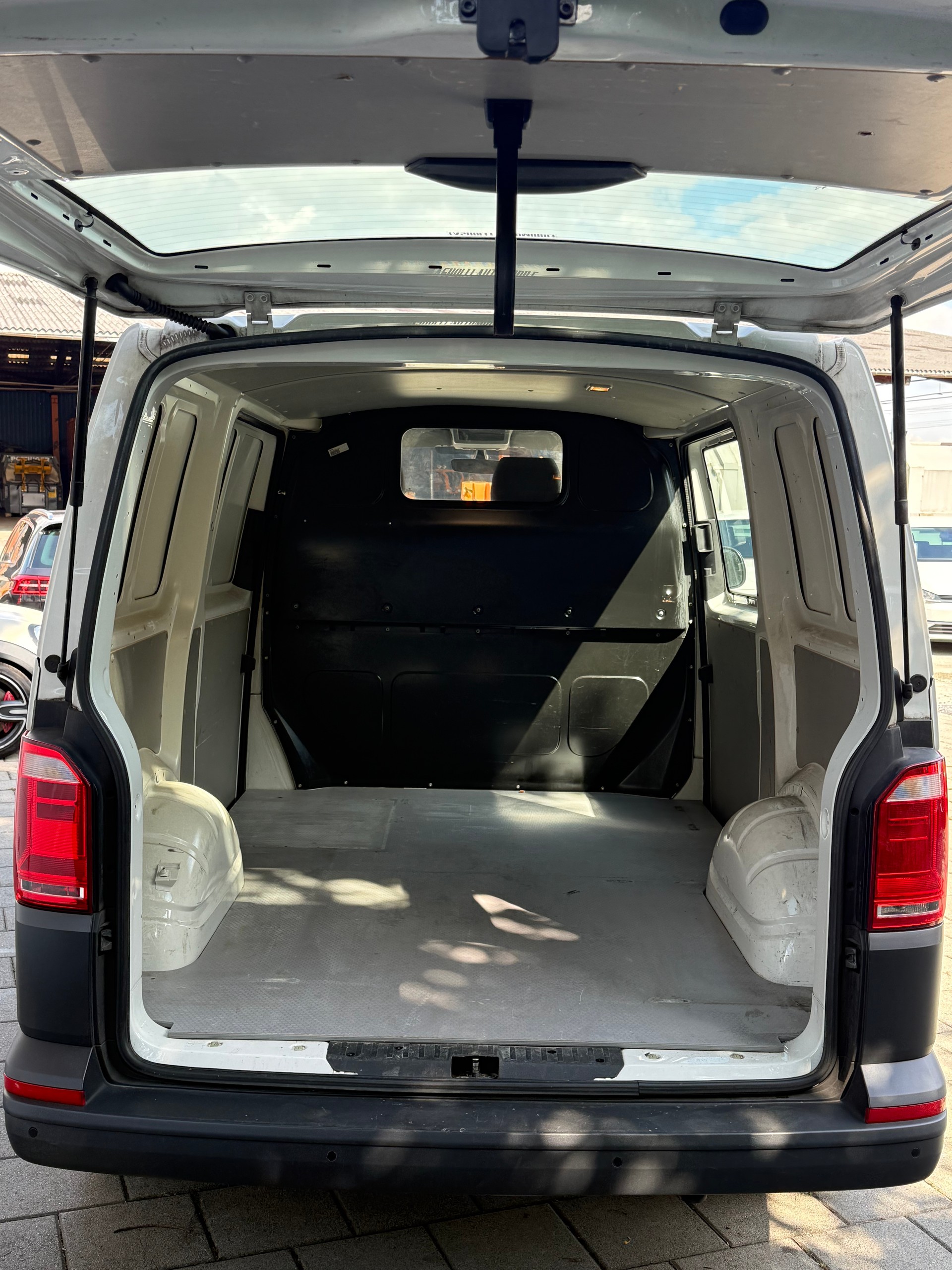VW T6 2.0 TDI 4Motion DSG-image-8