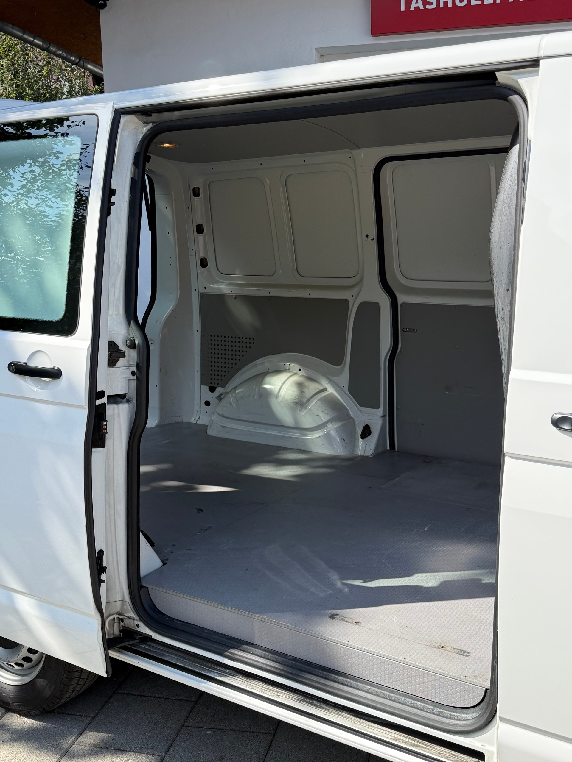 VW T6 2.0 TDI 4Motion DSG-image-12