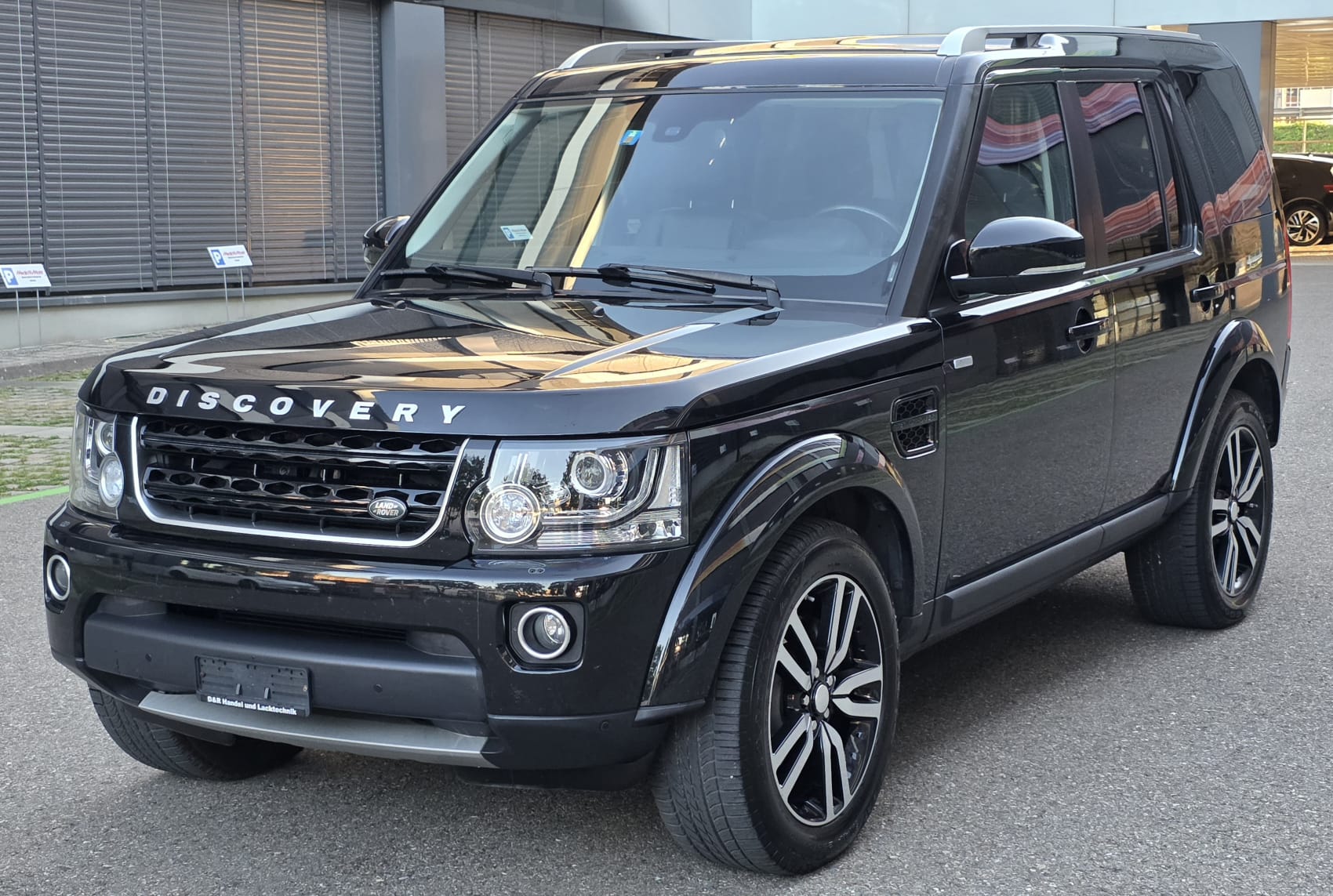 LAND ROVER Discovery 3.0 SDV6 Landmark Automatic-image-1