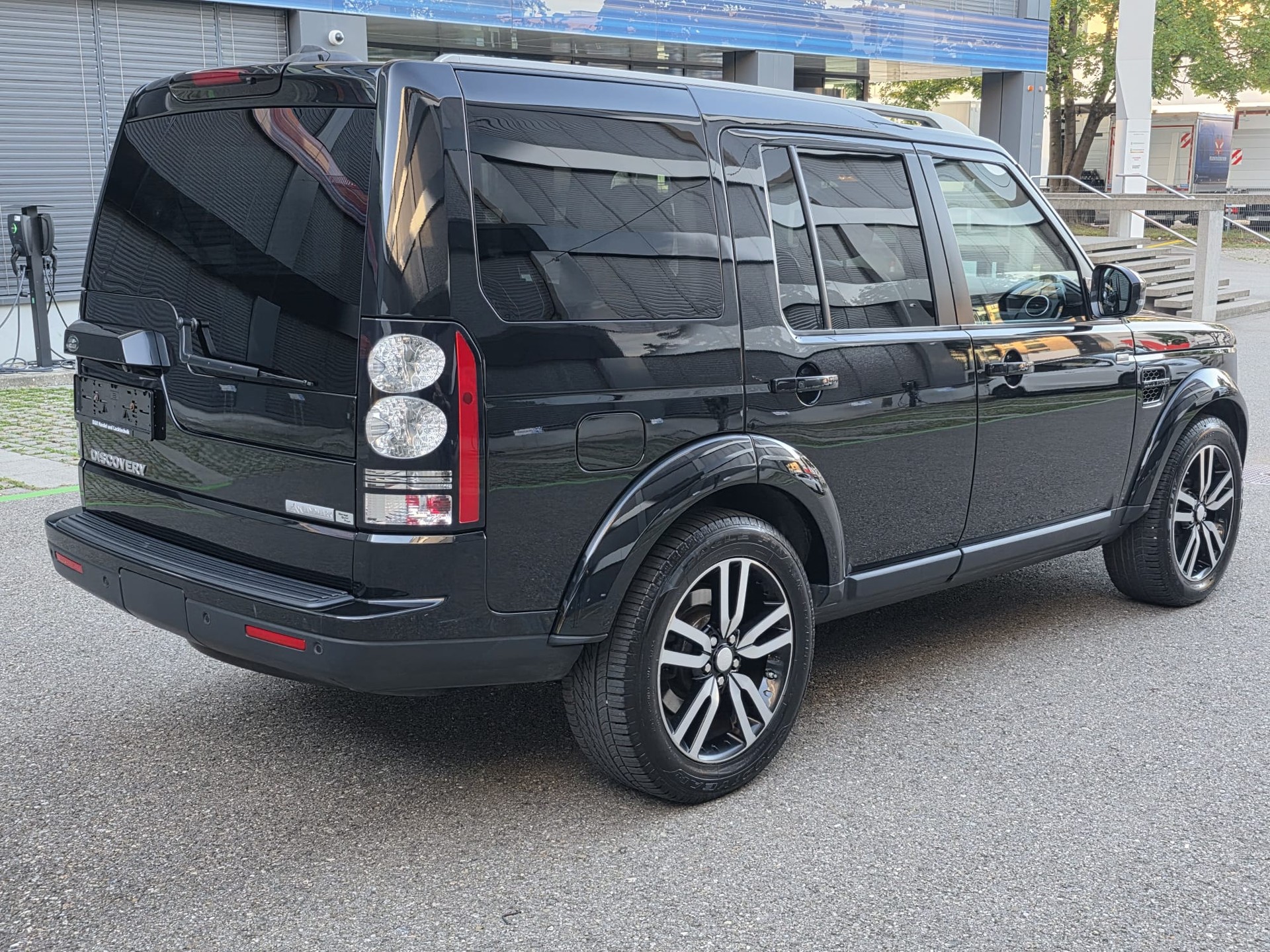 LAND ROVER Discovery 3.0 SDV6 Landmark Automatic-image-2