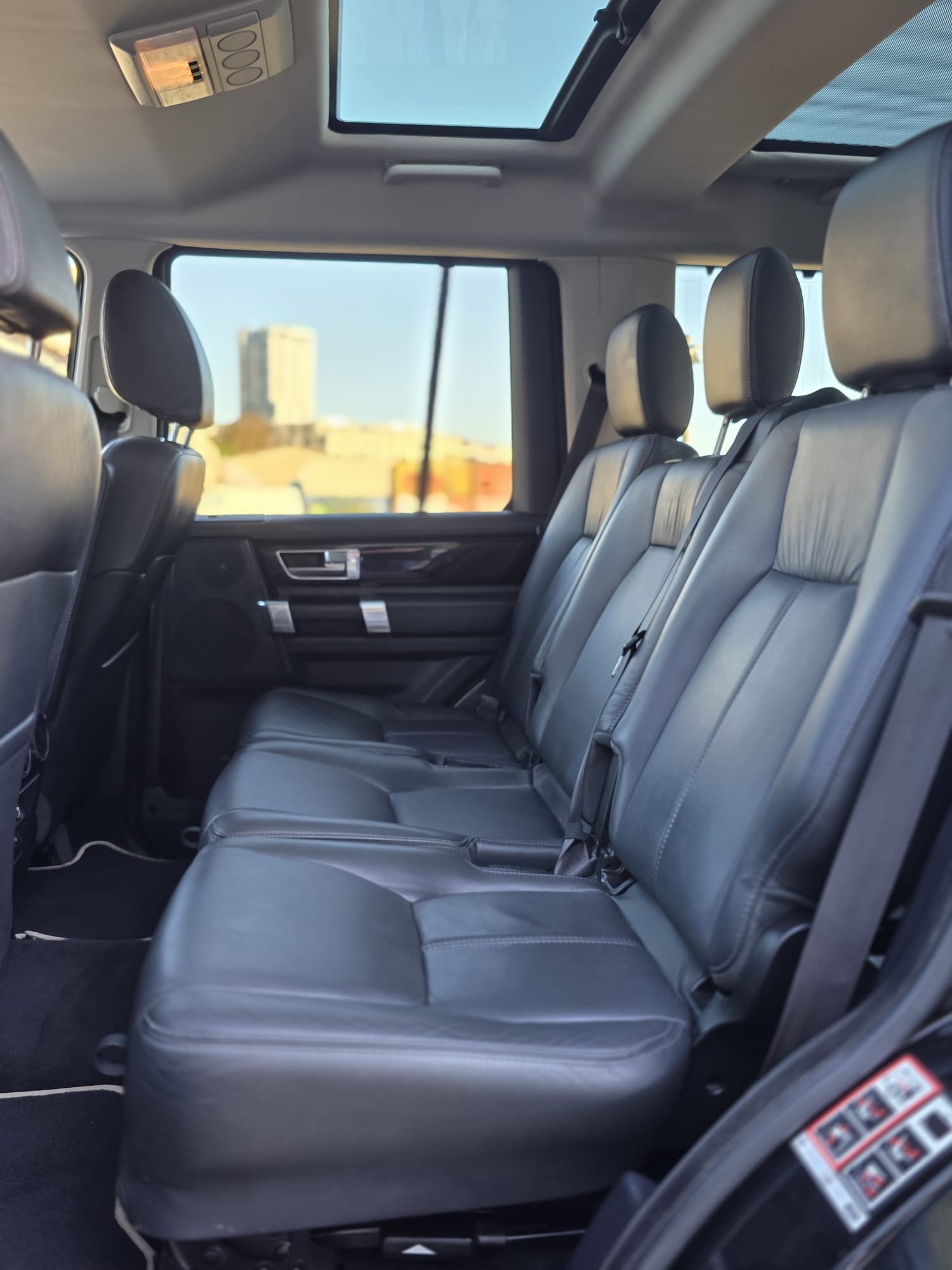 LAND ROVER Discovery 3.0 SDV6 Landmark Automatic-image-9