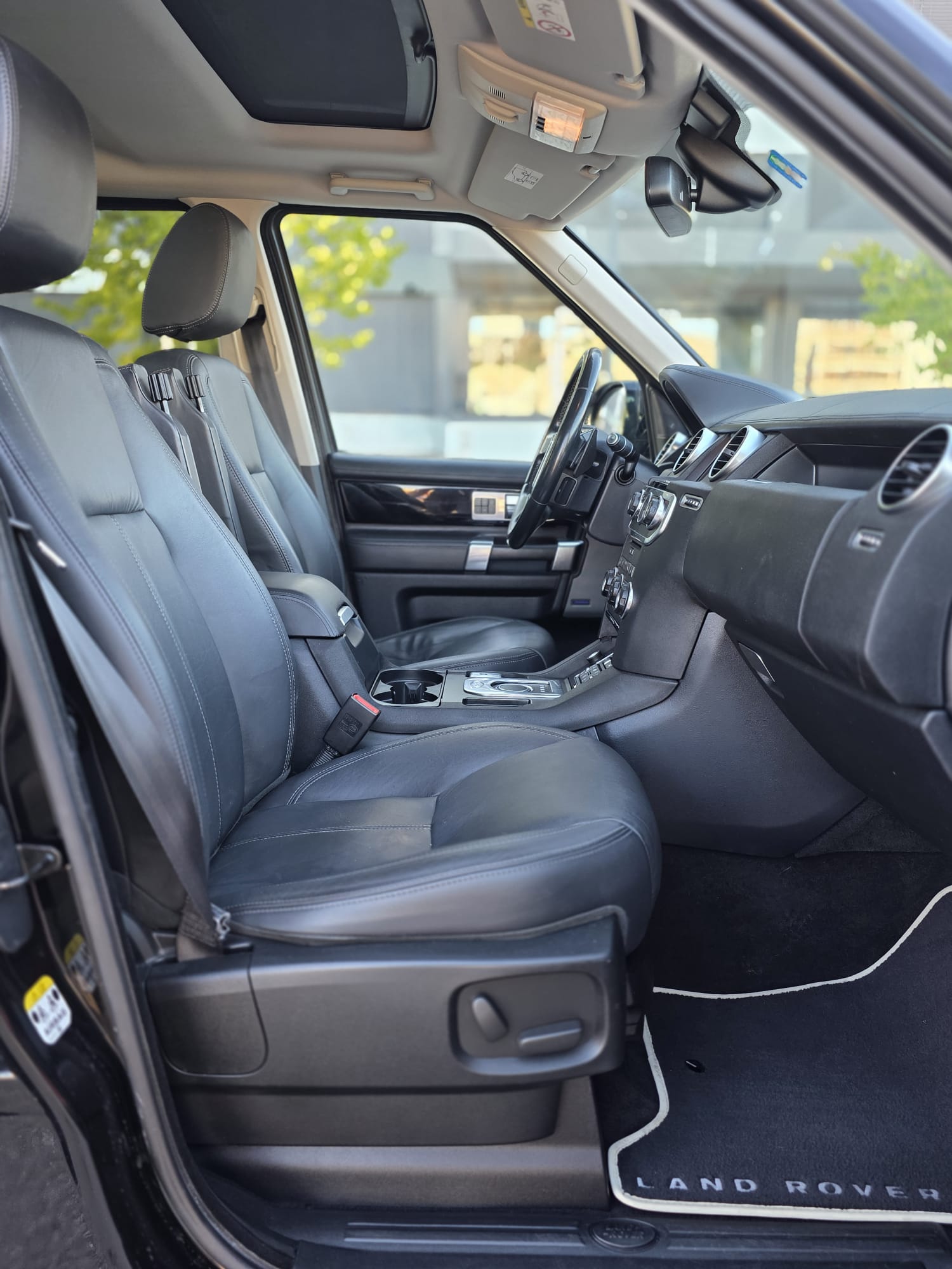 LAND ROVER Discovery 3.0 SDV6 Landmark Automatic-image-10