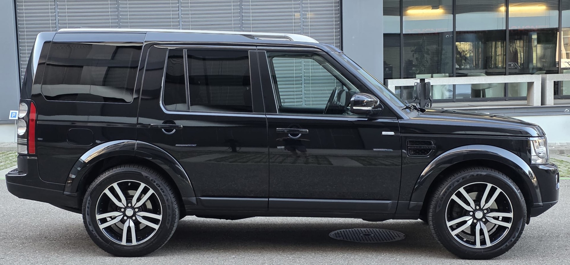 LAND ROVER Discovery 3.0 SDV6 Landmark Automatic-image-4