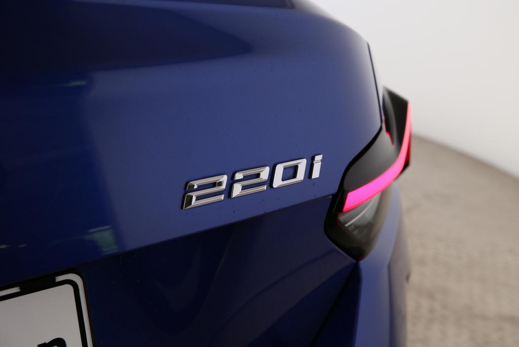 BMW 220i Coupé-image-18