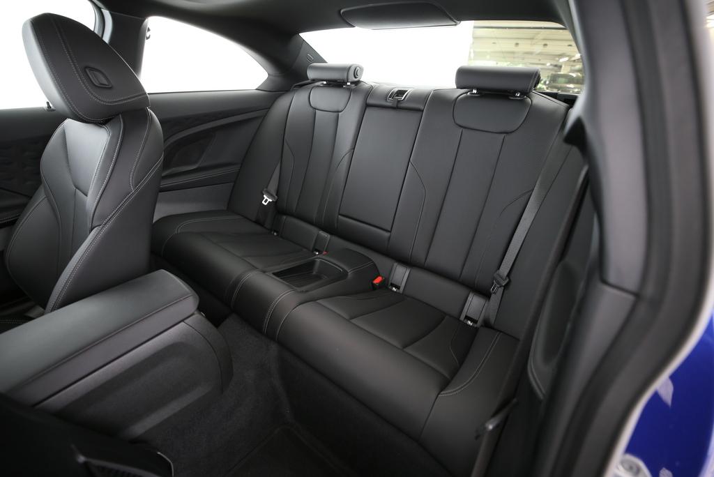BMW 220i Coupé-image-12