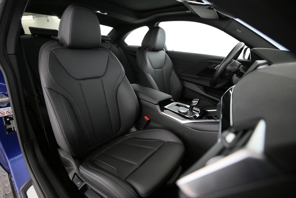 BMW 220i Coupé-image-13