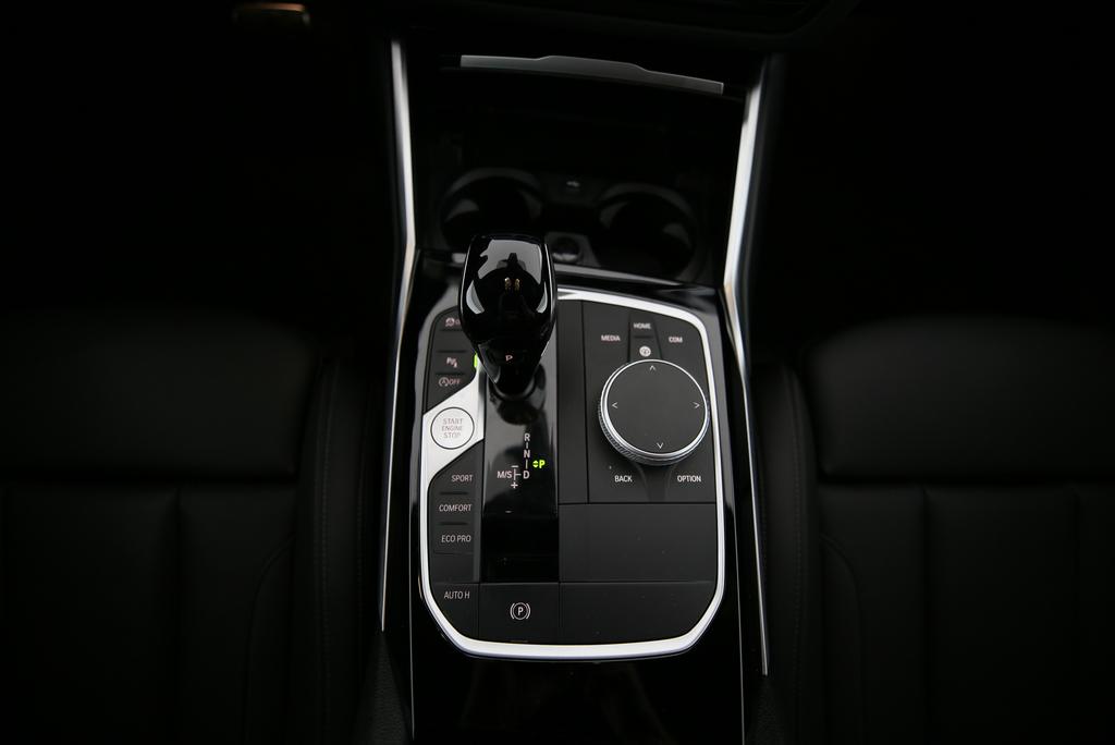 BMW 220i Coupé-image-10