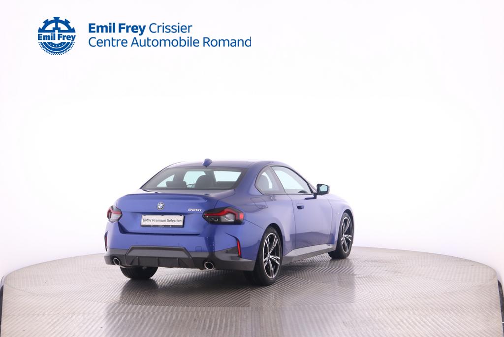 BMW 220i Coupé-image-1