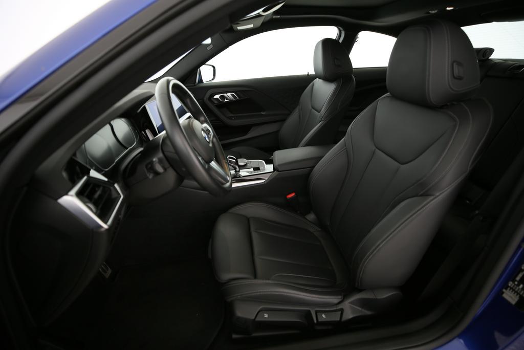 BMW 220i Coupé-image-2