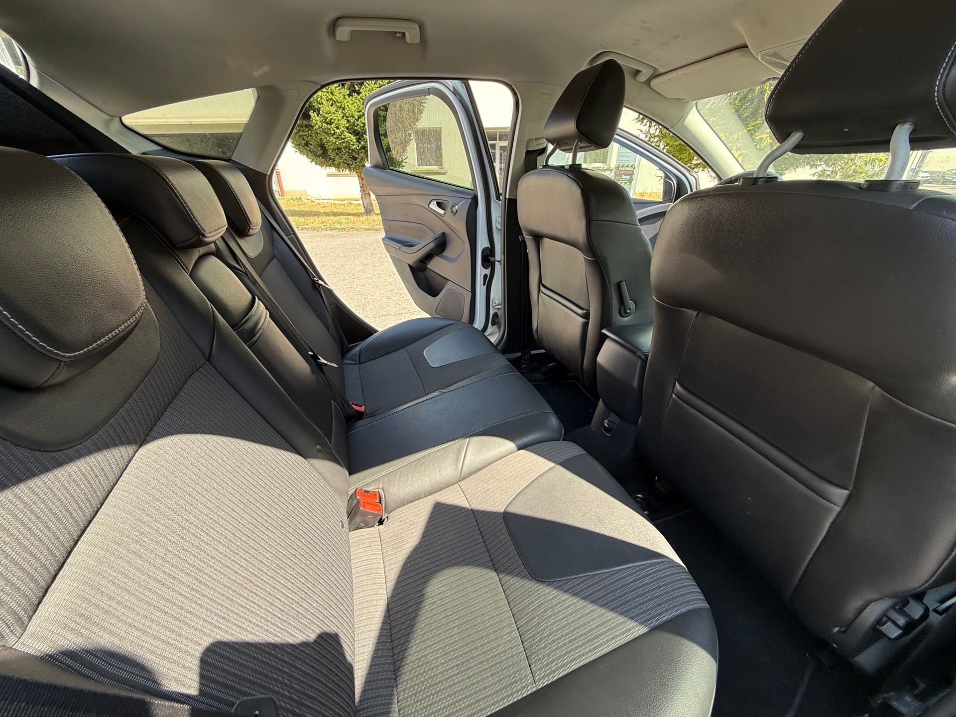 FORD Focus 1.6 TDCi Trend-image-11