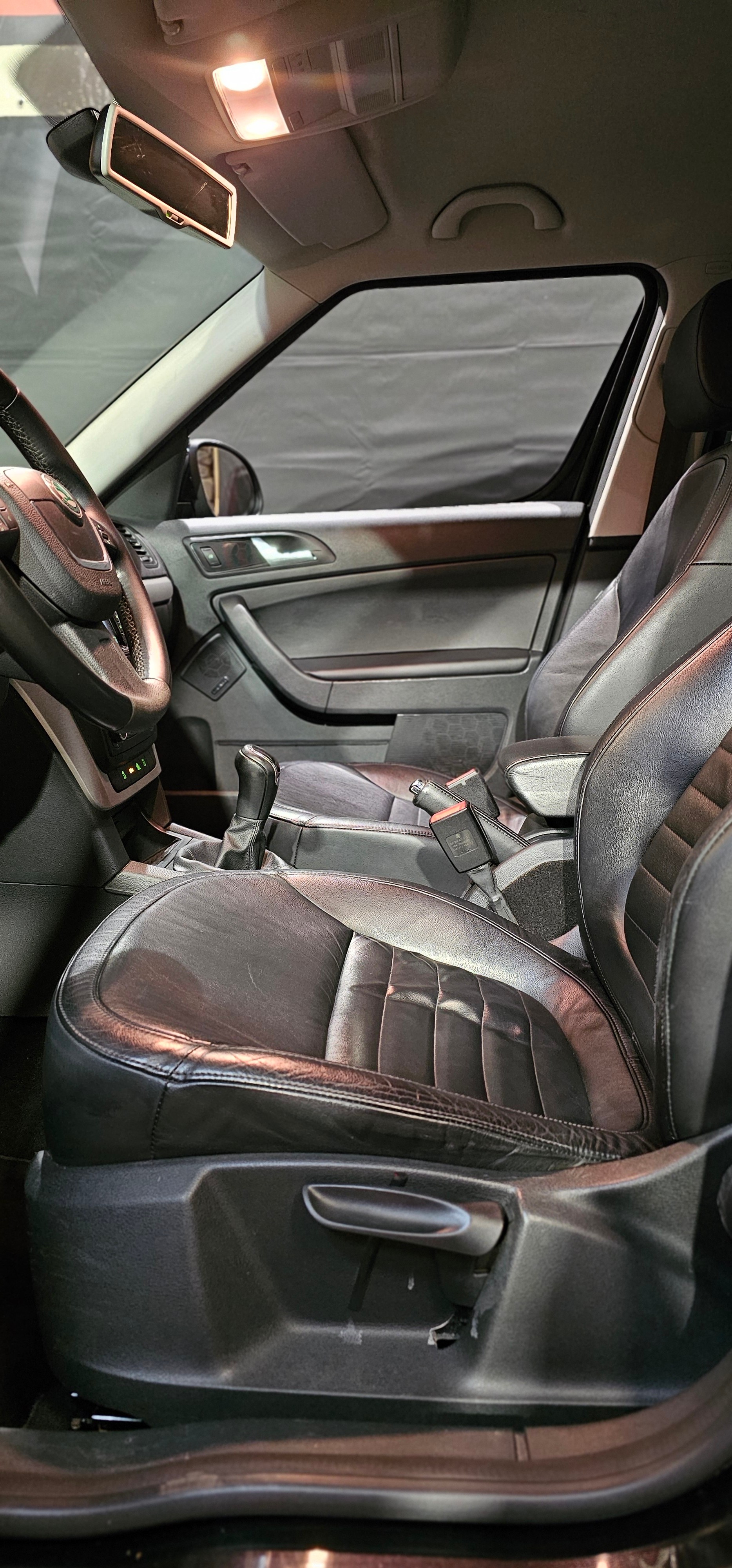 SKODA Yeti 1.8 TSI Experience 4x4-image-11