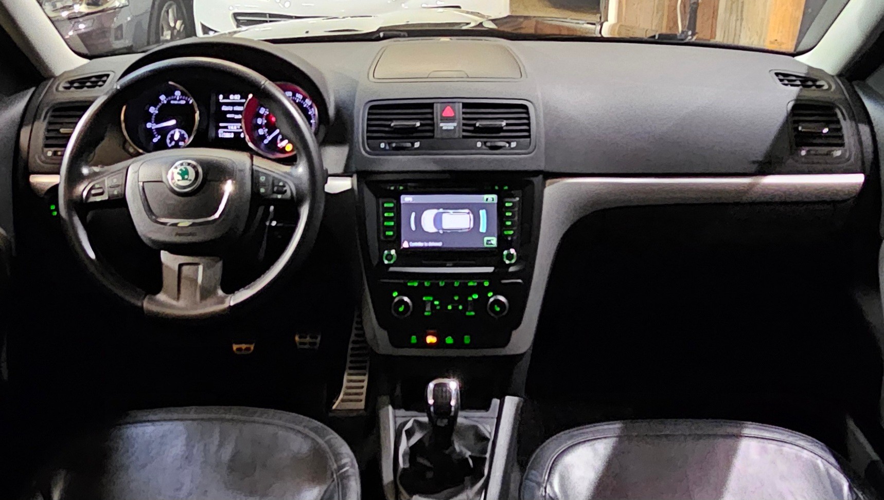 SKODA Yeti 1.8 TSI Experience 4x4-image-9