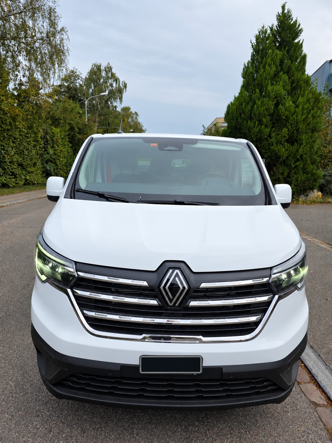 RENAULT 2.0 dCi Blue 150 Advance L1H1 RED EDITION-image-0