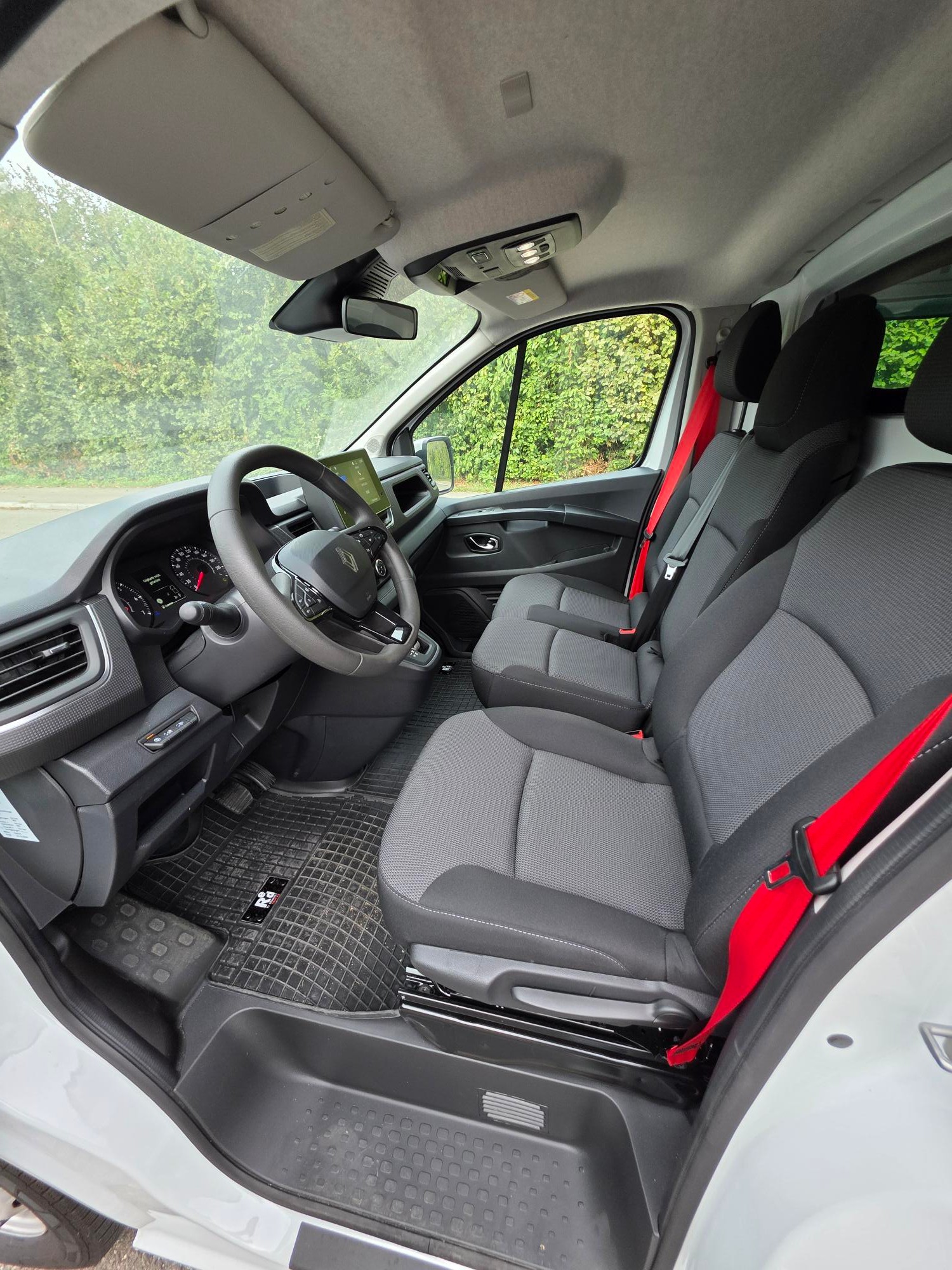 RENAULT 2.0 dCi Blue 150 Advance L1H1 RED EDITION-image-3