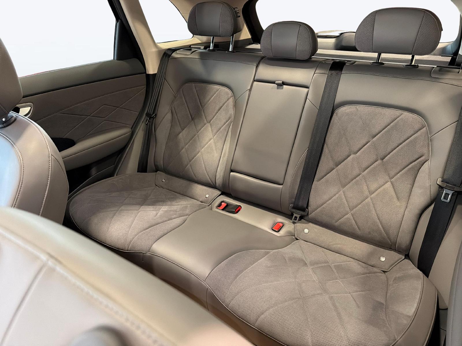 MG S6 EV 77 kWh Luxury 4WD-image-10