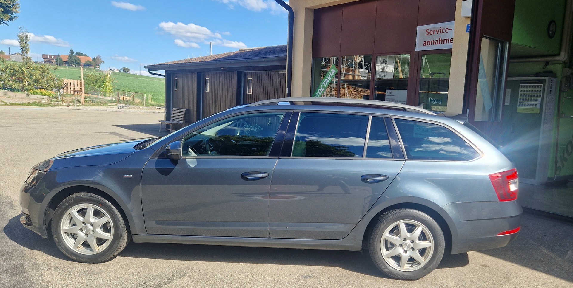 SKODA Octavia Combi 2.0 TSI Clever 4x4 DSG-image-2