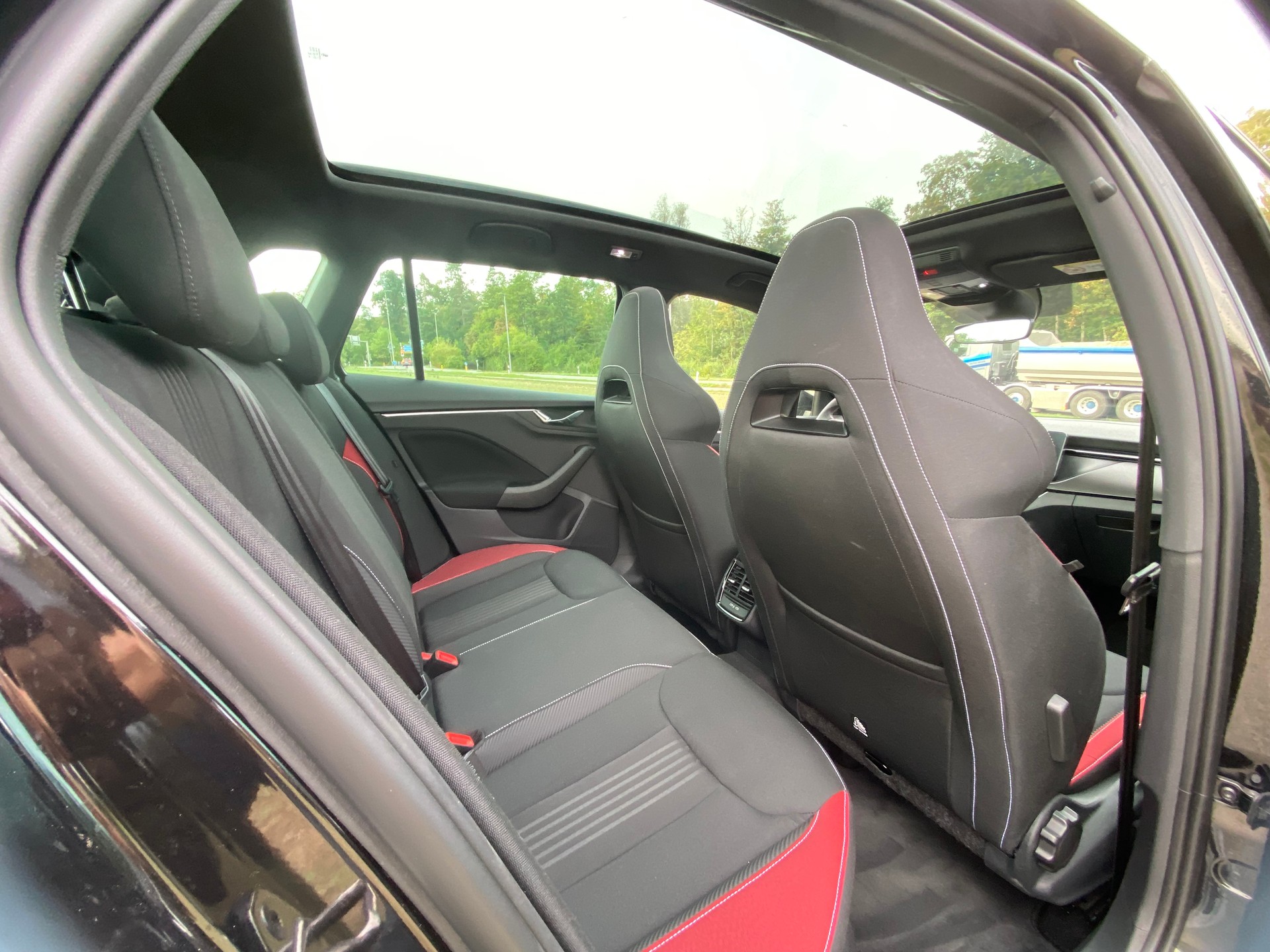 SKODA Kamiq 1.0 TSI Monte Carlo DSG-image-11