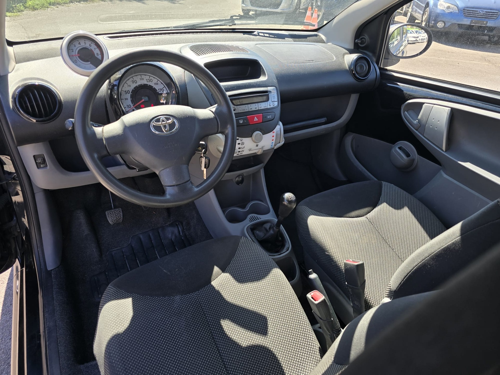 TOYOTA Aygo 1.0 Linea Sol-image-9