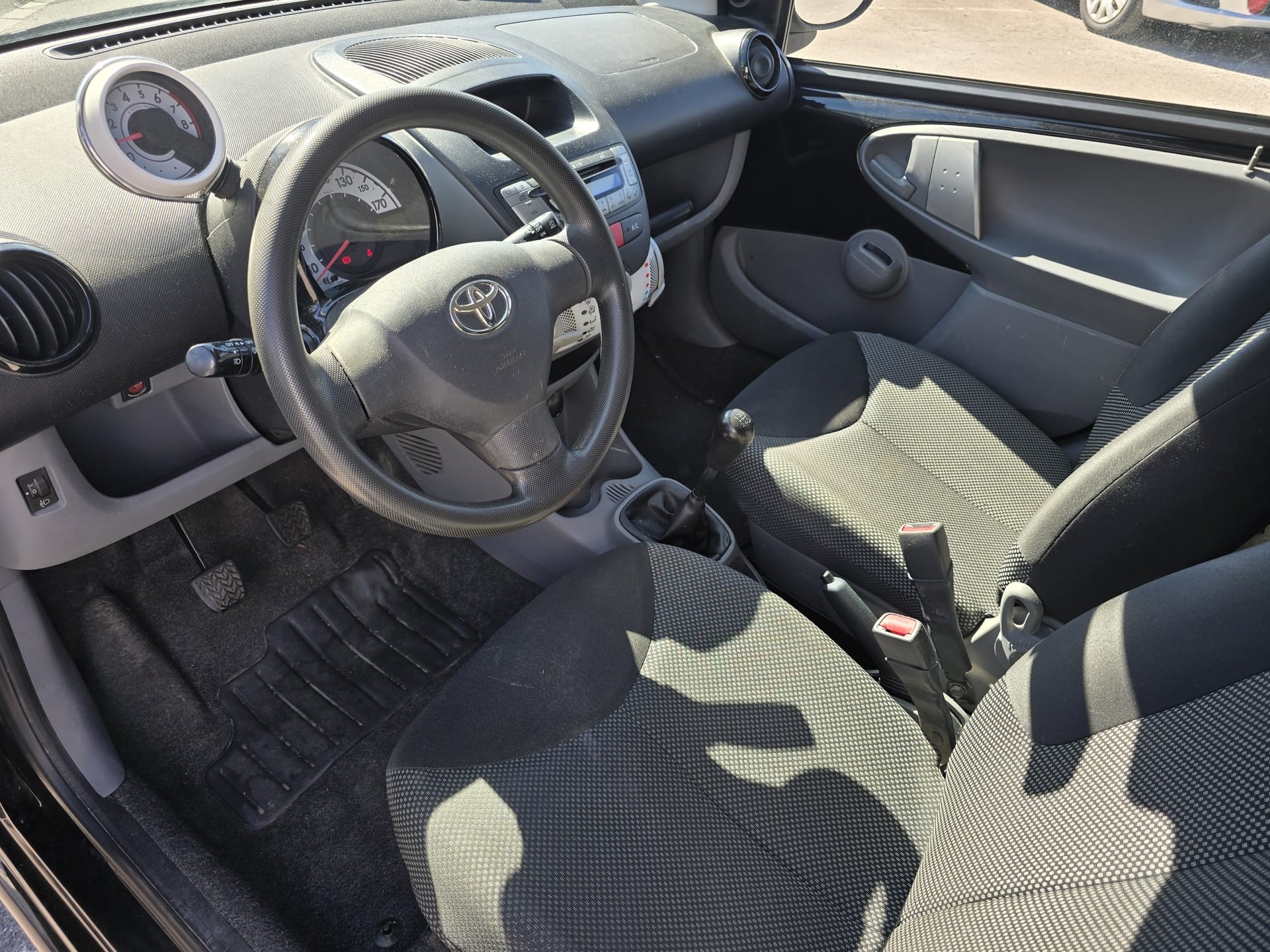 TOYOTA Aygo 1.0 Linea Sol-image-11