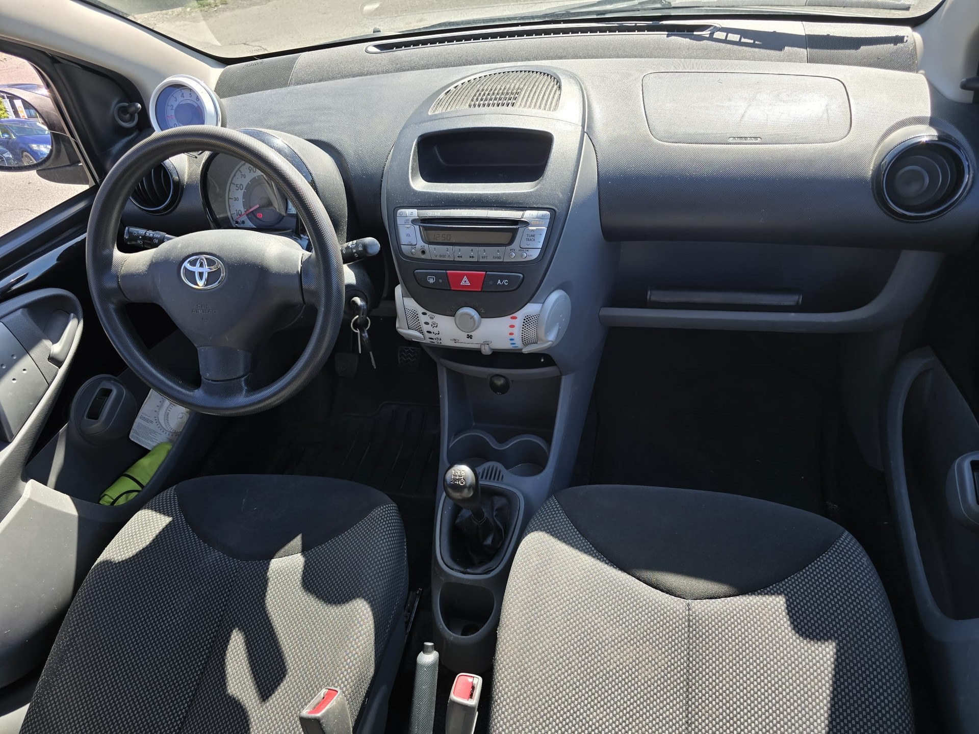 TOYOTA Aygo 1.0 Linea Sol-image-14