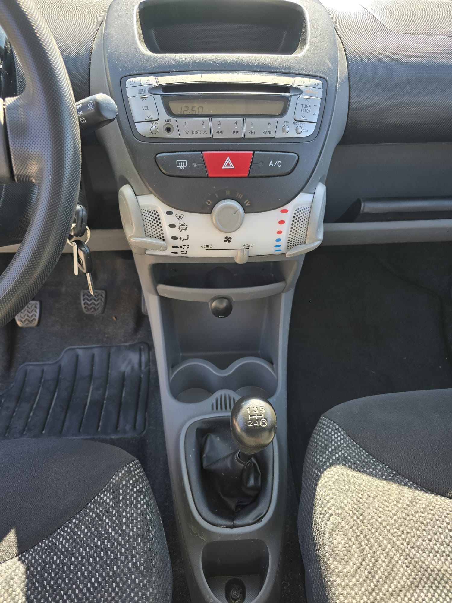 TOYOTA Aygo 1.0 Linea Sol-image-13