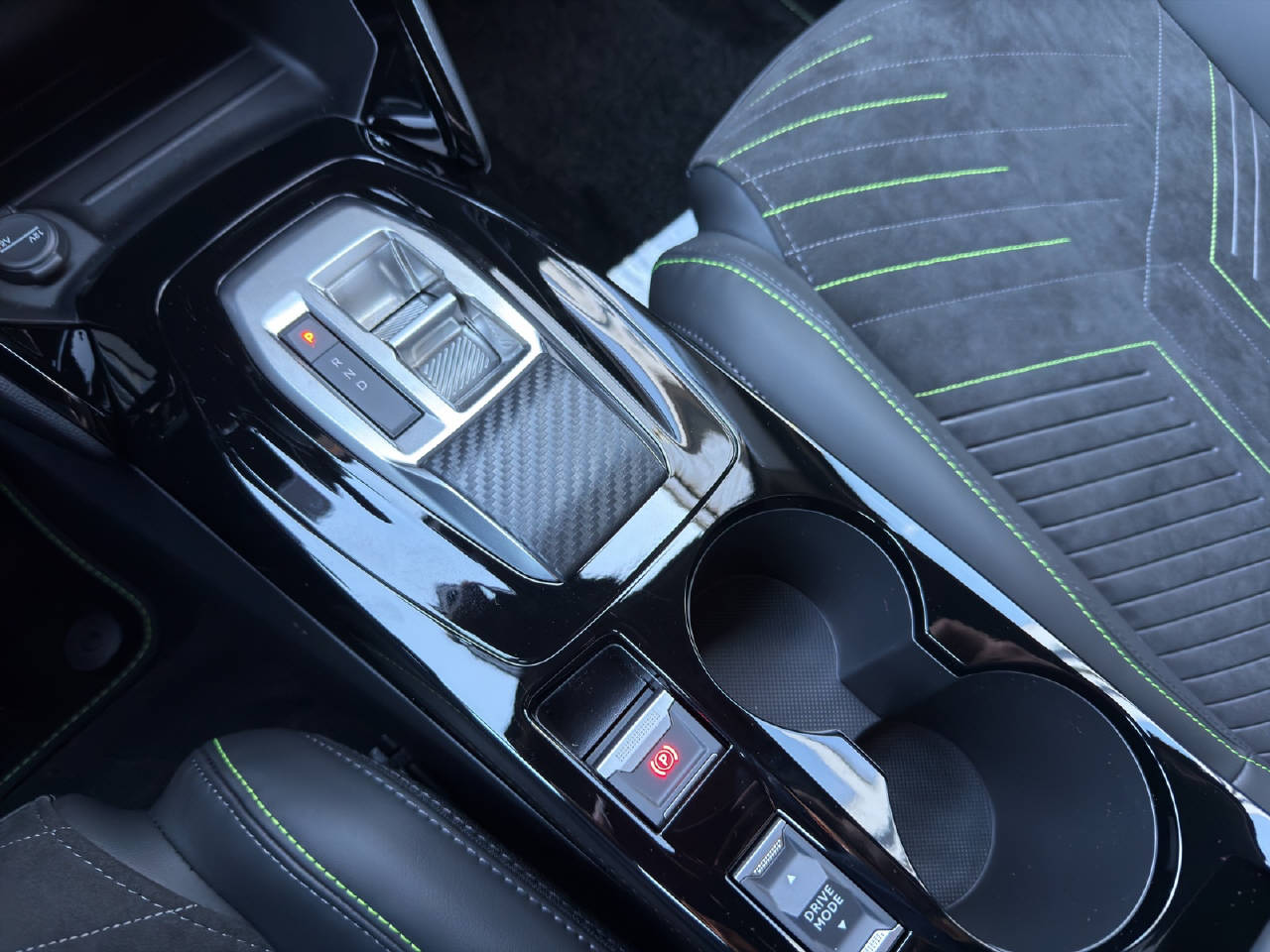 PEUGEOT 2008 1.2 Hybrid 145 GT-image-7