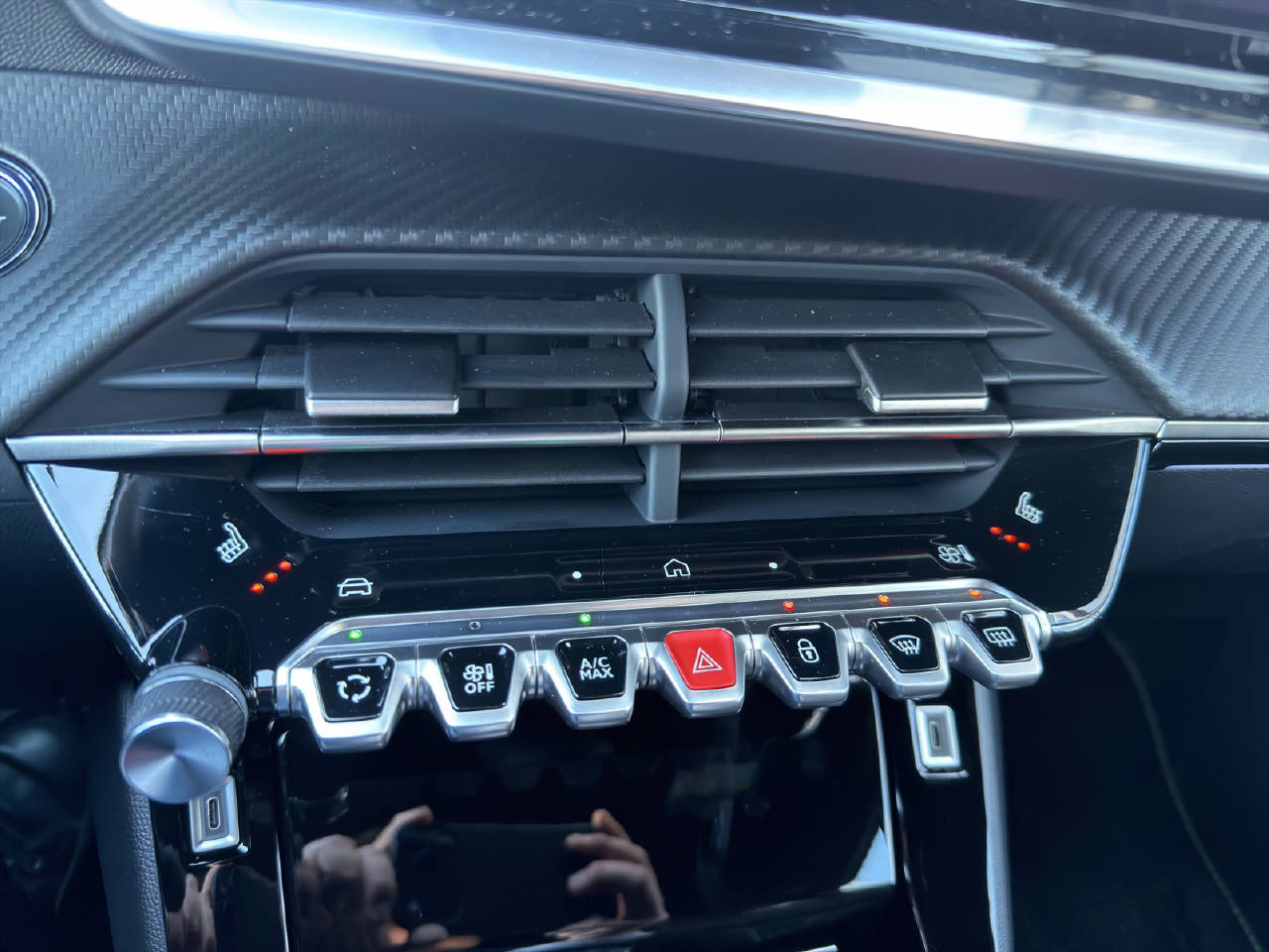 PEUGEOT 2008 1.2 Hybrid 145 GT-image-14