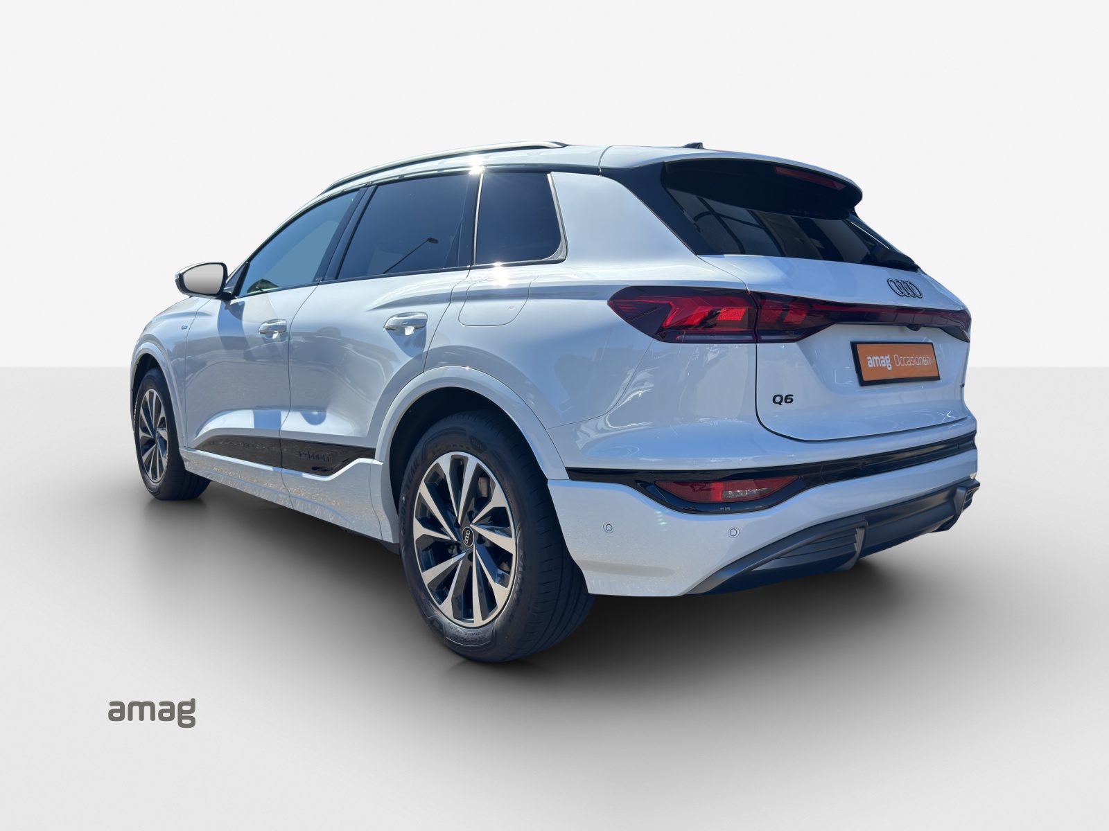 AUDI Q6 e-tron quattro-image-2