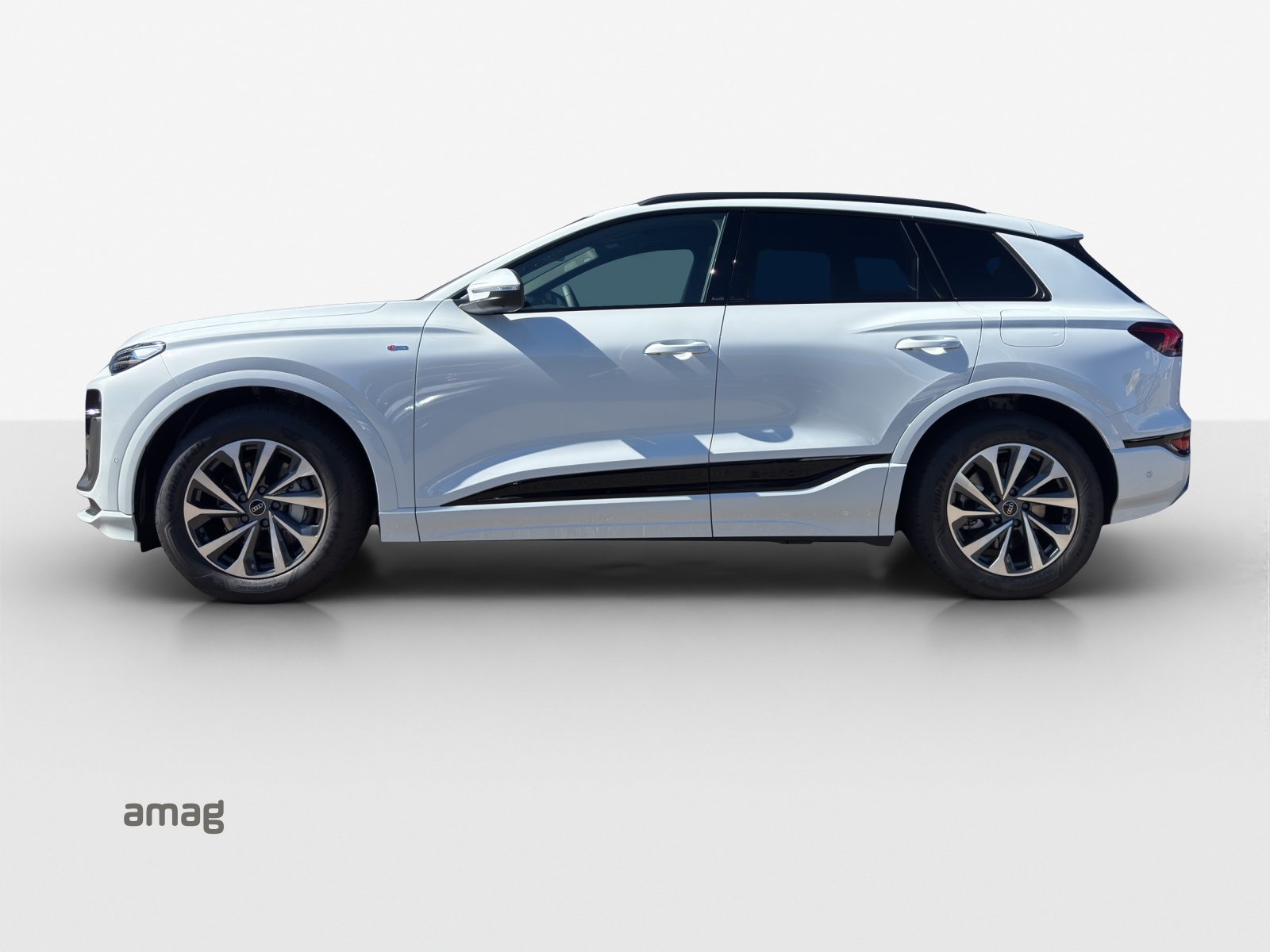 AUDI Q6 e-tron quattro-image-1