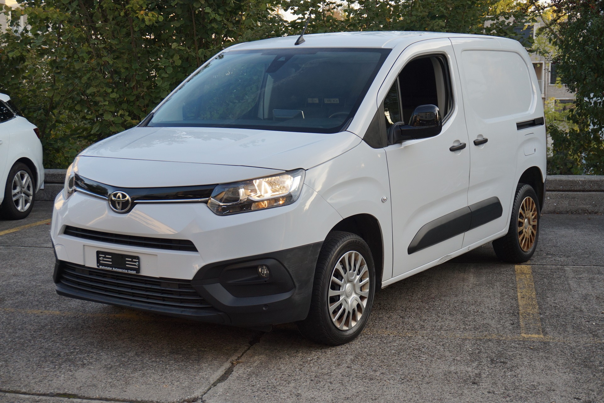TOYOTA Proace City Van 1.5D Active Medium Automatik-image-1