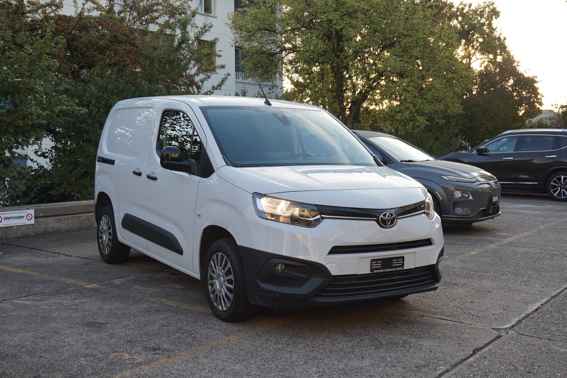 TOYOTA Proace City Van 1.5D Active Medium Automatik-image-0