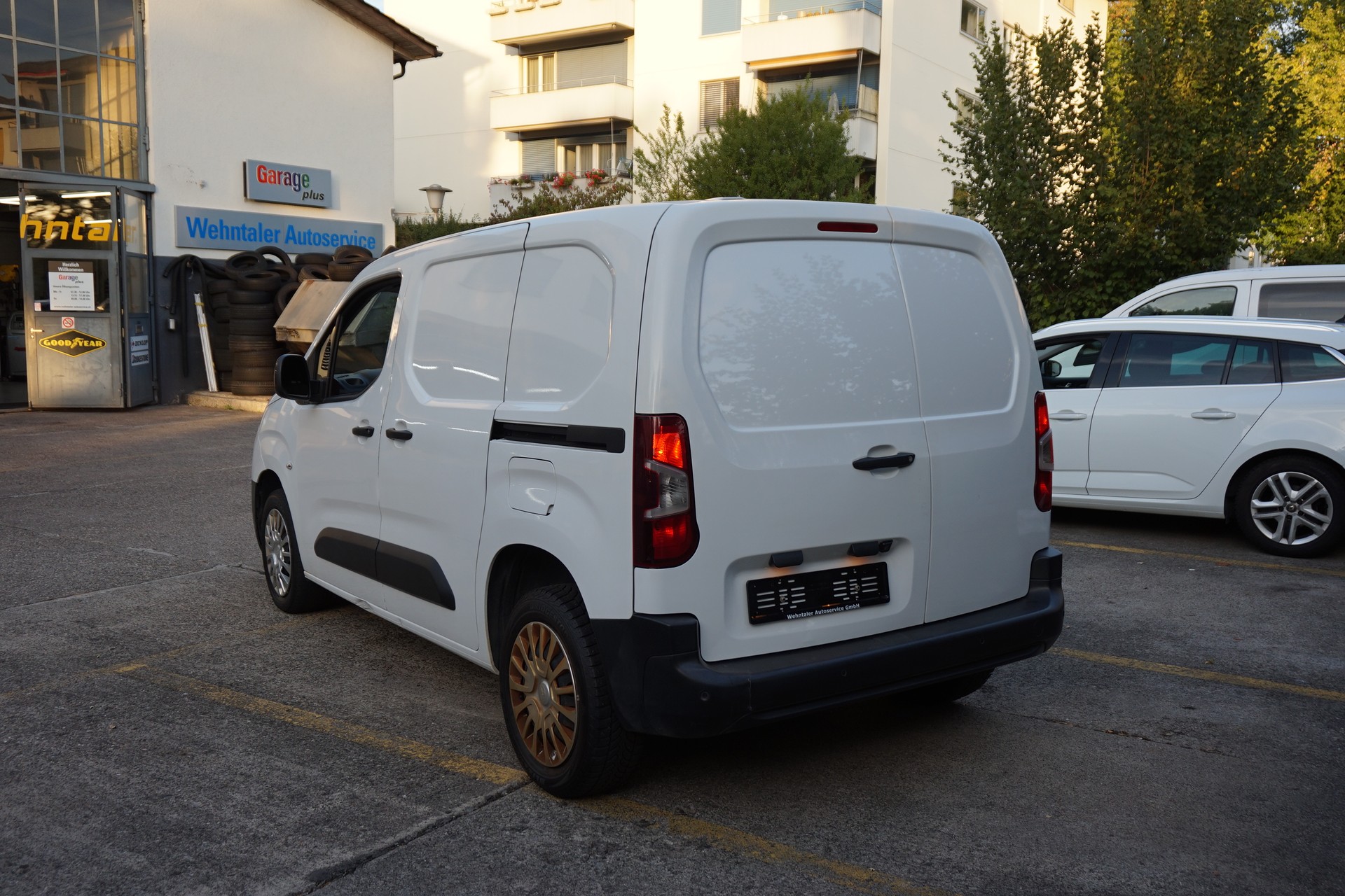 TOYOTA Proace City Van 1.5D Active Medium Automatik-image-3