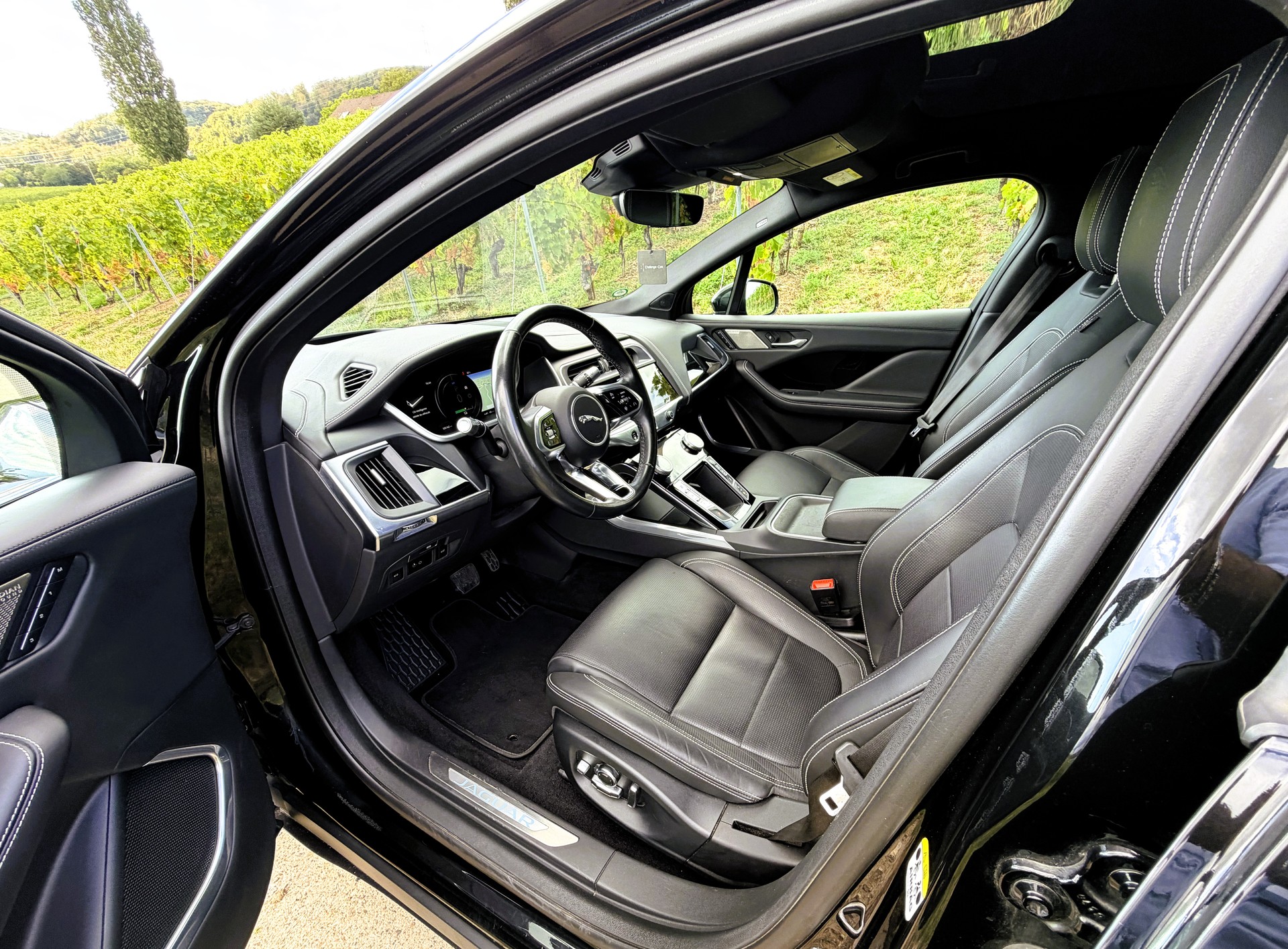 JAGUAR I-Pace EV400 HSE Black AWD-image-18