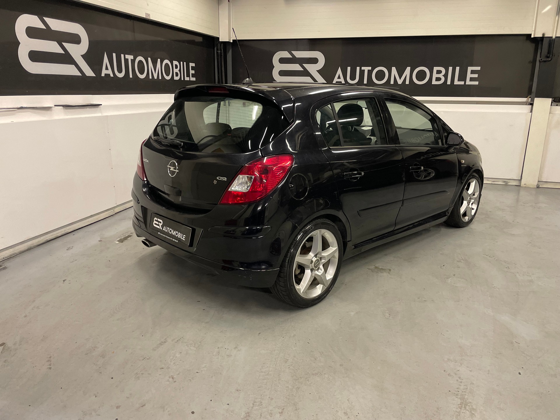 OPEL Corsa 1.6 Turbo GSi-image-2