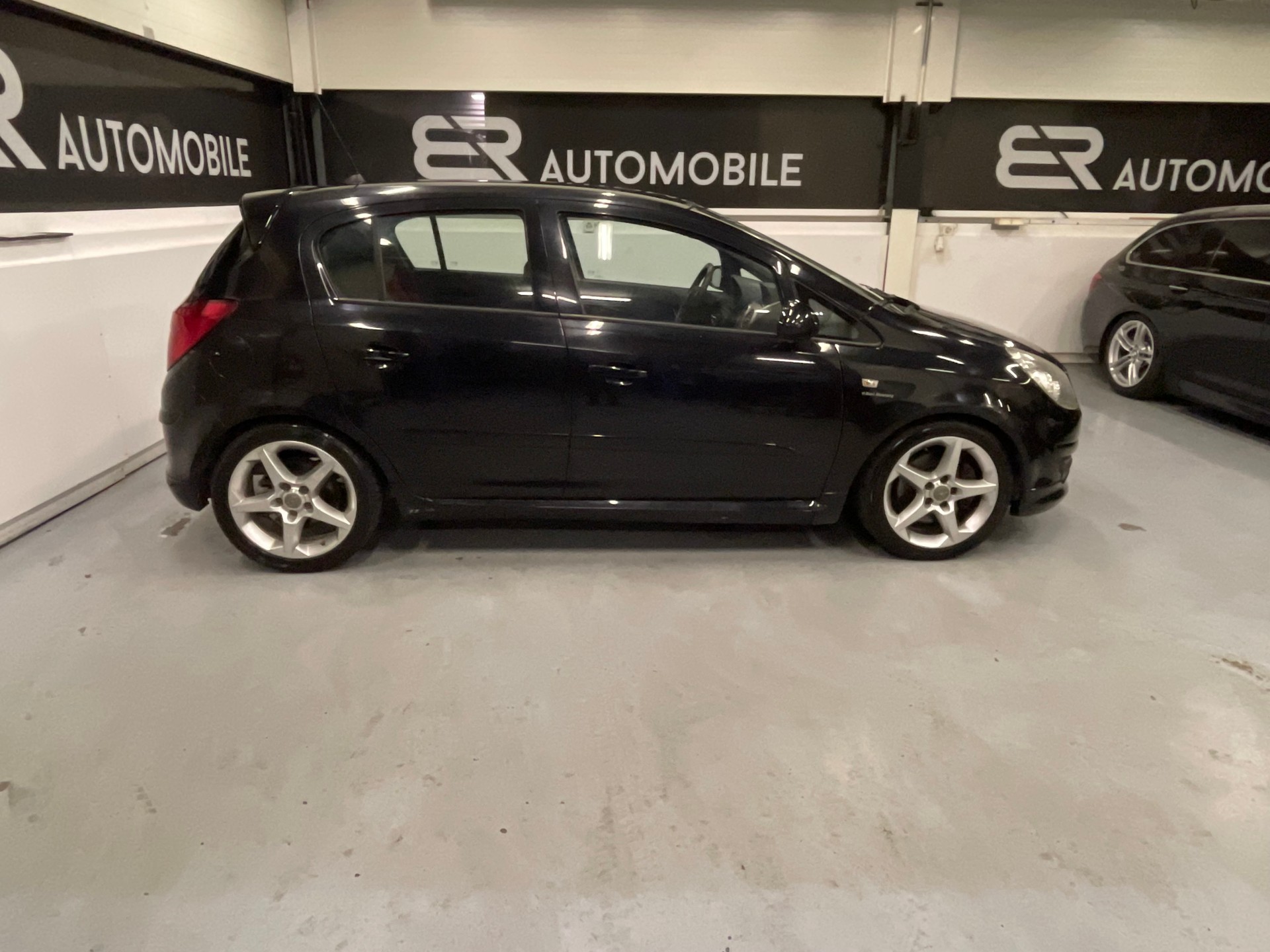 OPEL Corsa 1.6 Turbo GSi-image-6