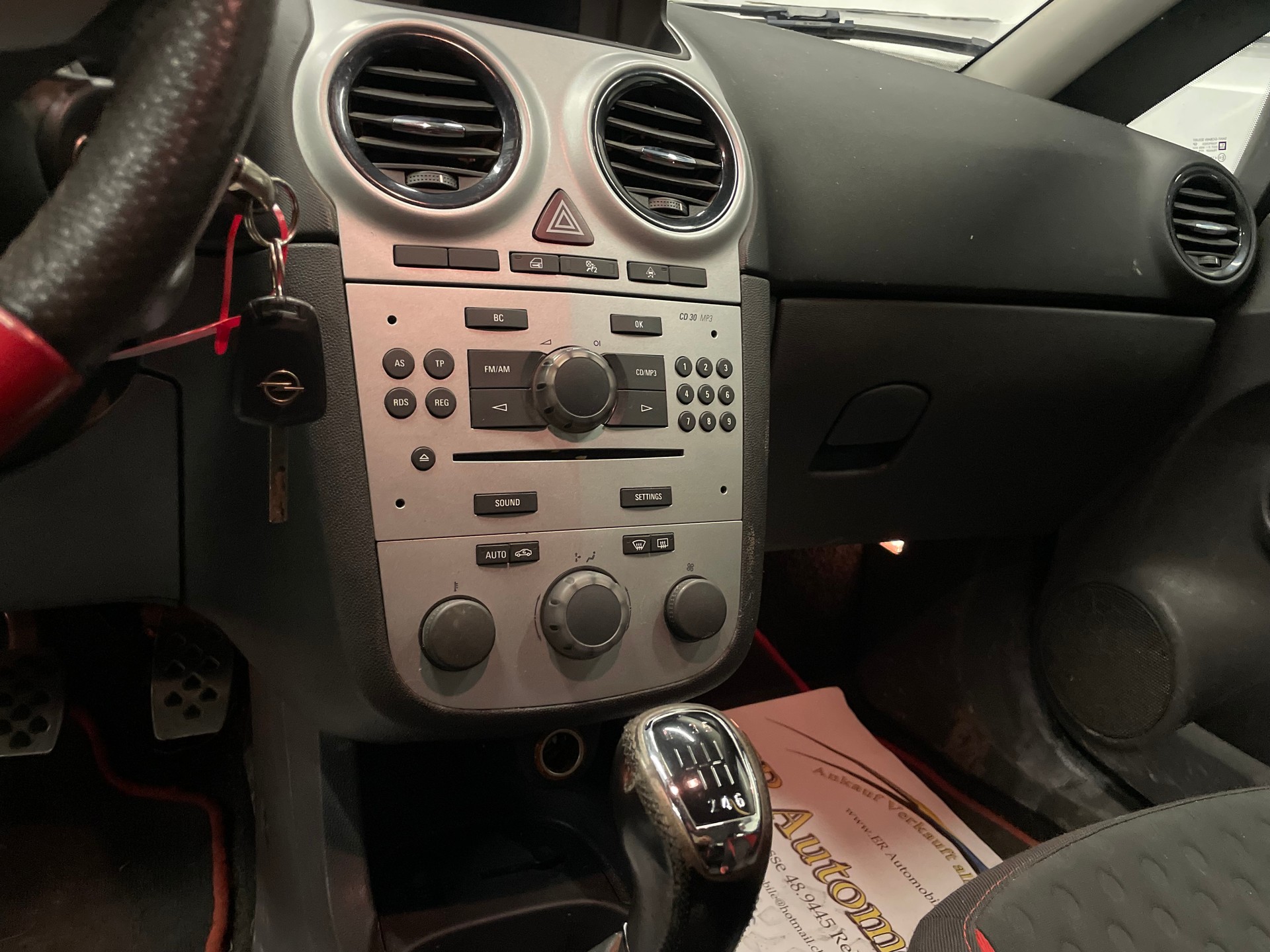 OPEL Corsa 1.6 Turbo GSi-image-13
