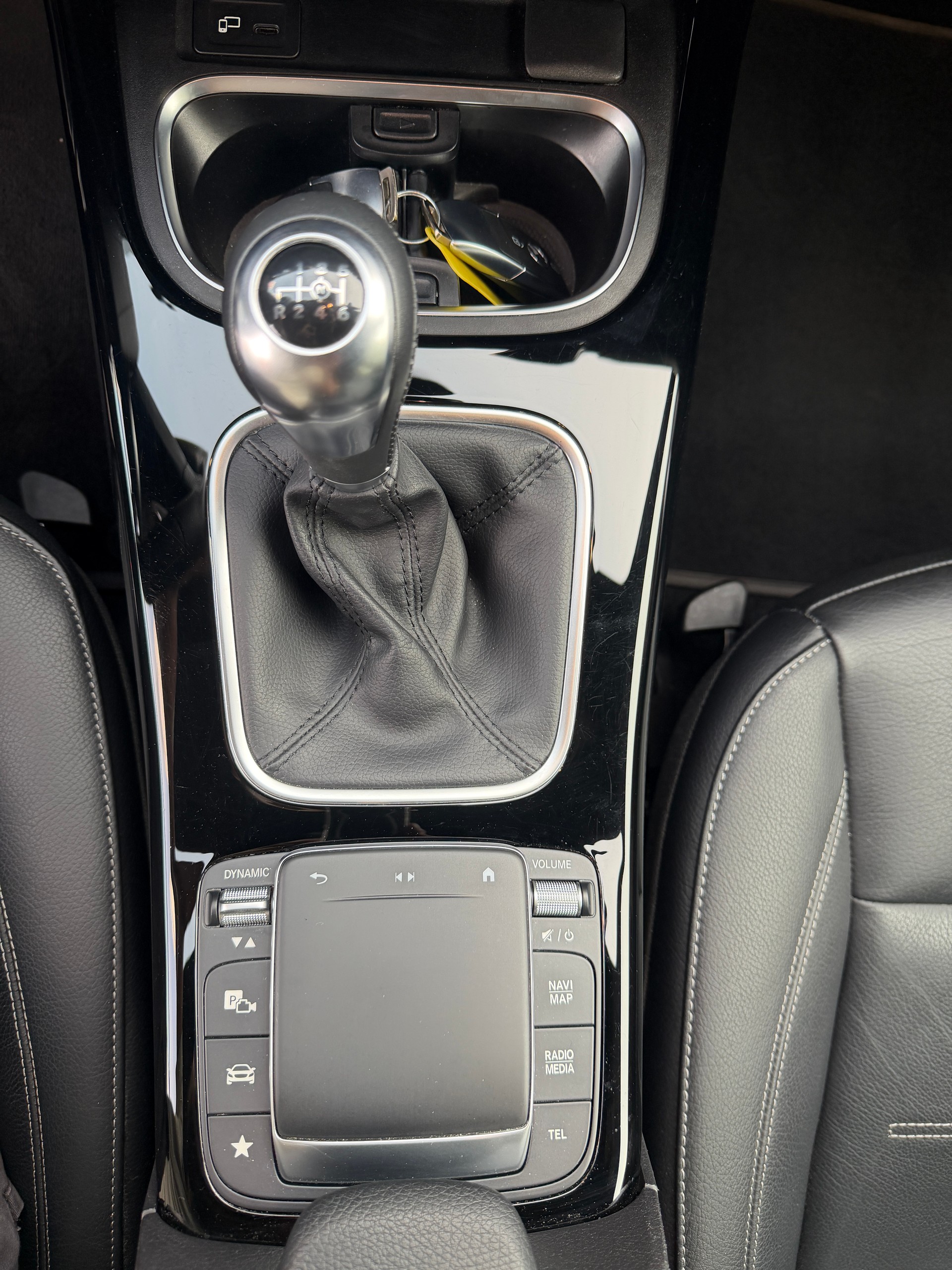 MERCEDES-BENZ A 200 AMG Line-image-13